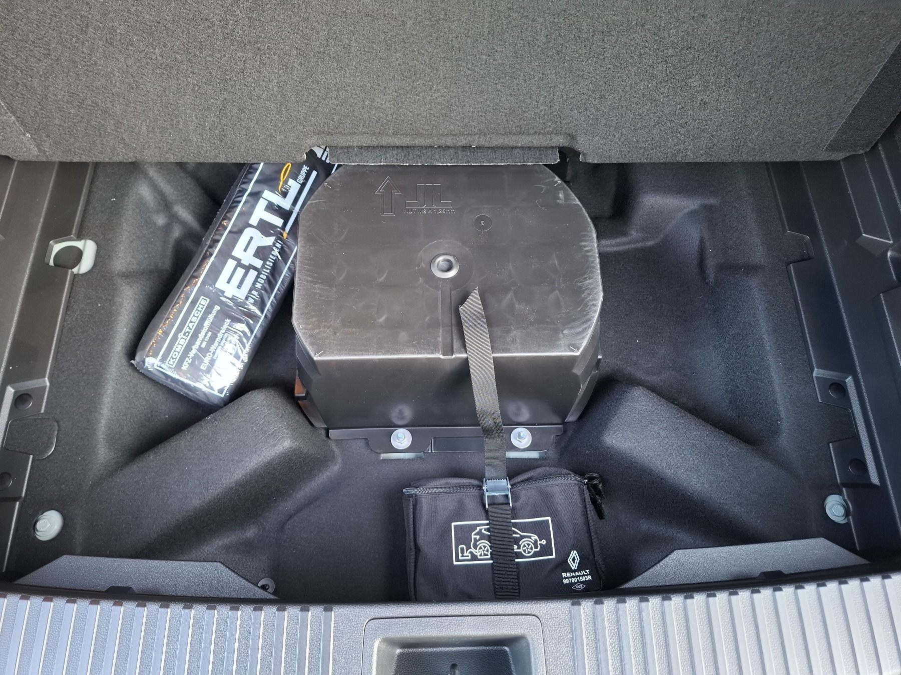 Bild 11 - Austral Techno Full Hybrid E-Tech 200