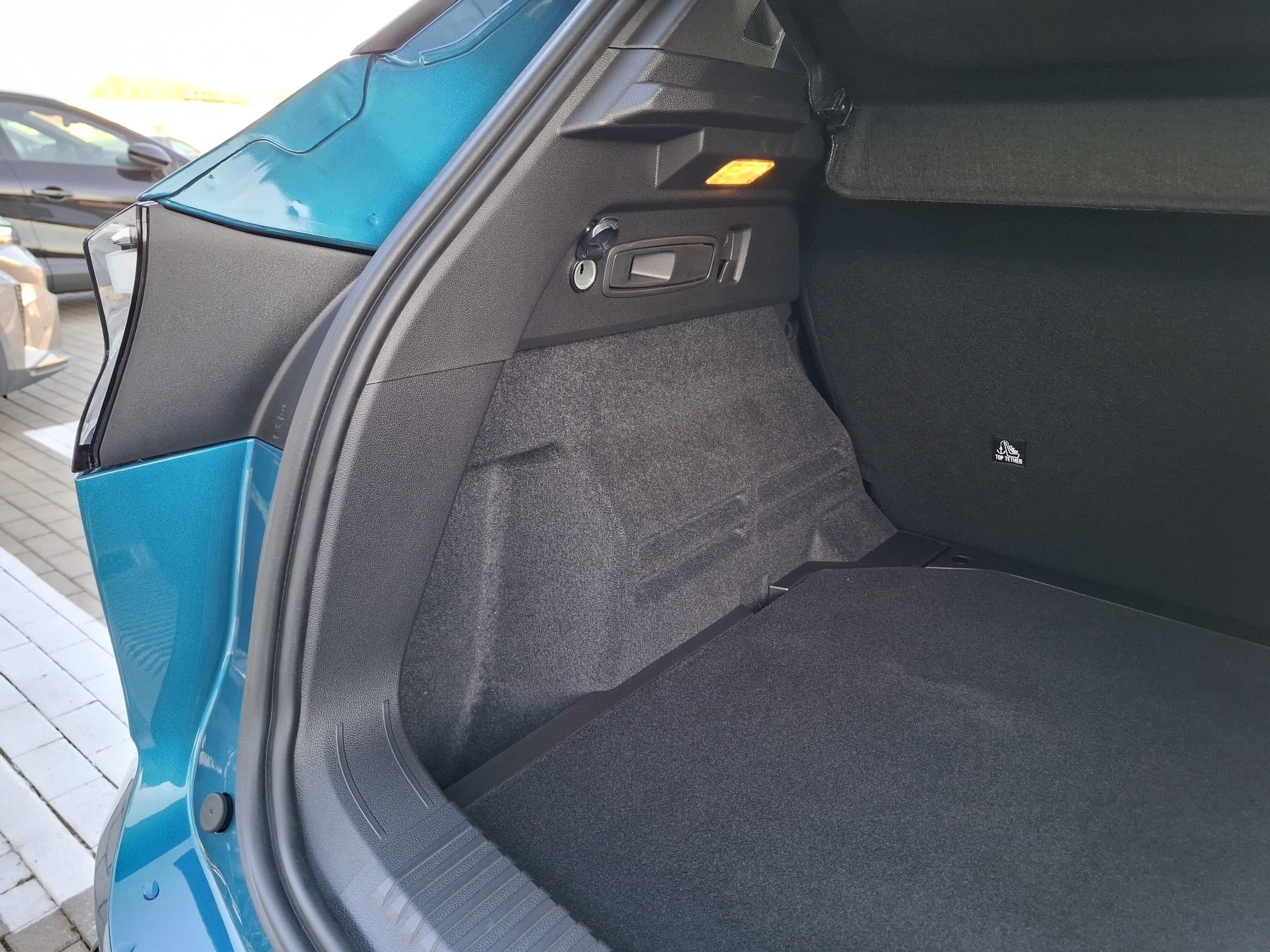 Bild 12 - Austral Techno Full Hybrid E-Tech 200