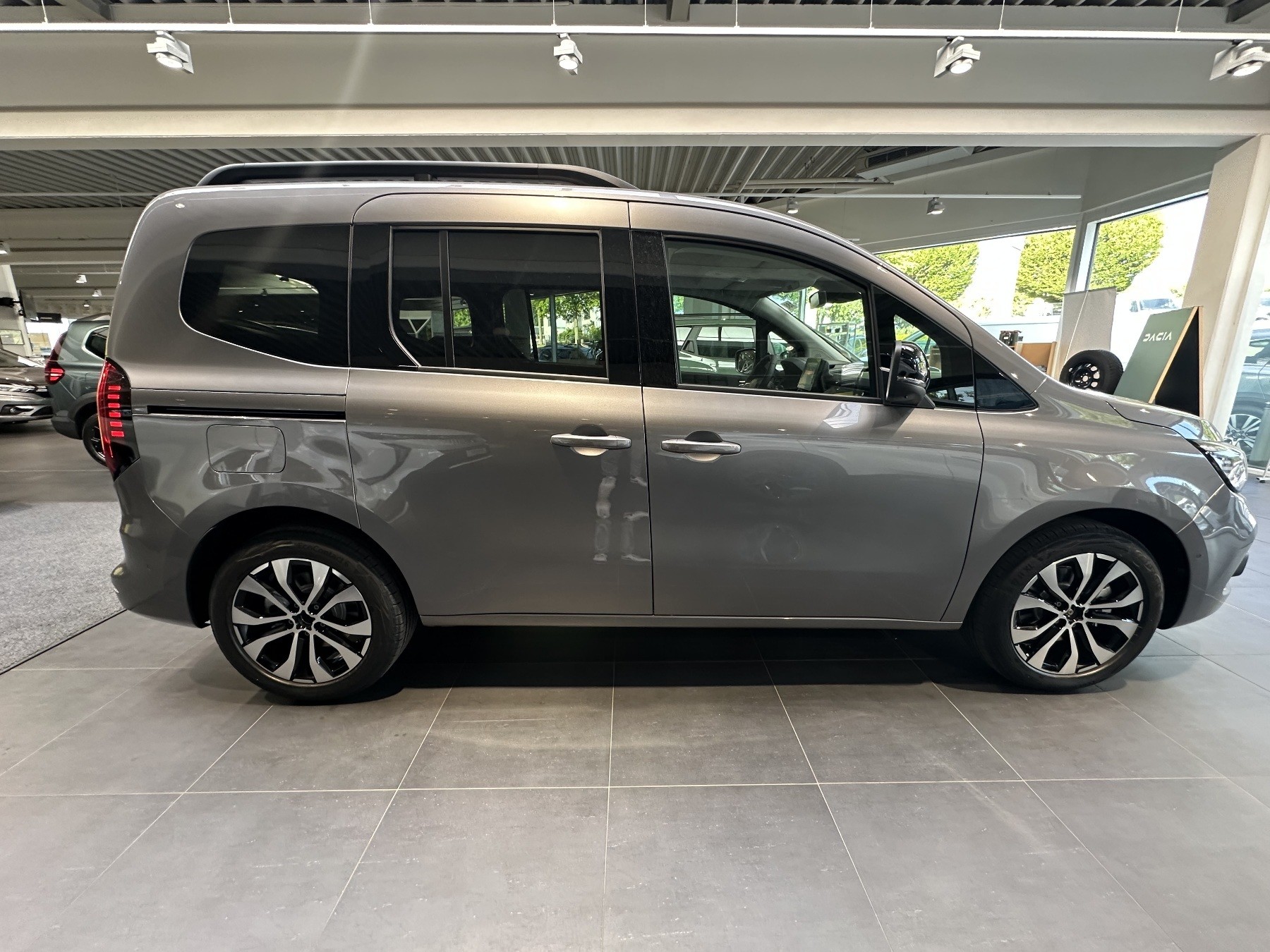 Bild 8 - Kangoo PKW TECHNO BLUE dCi 115 EDC