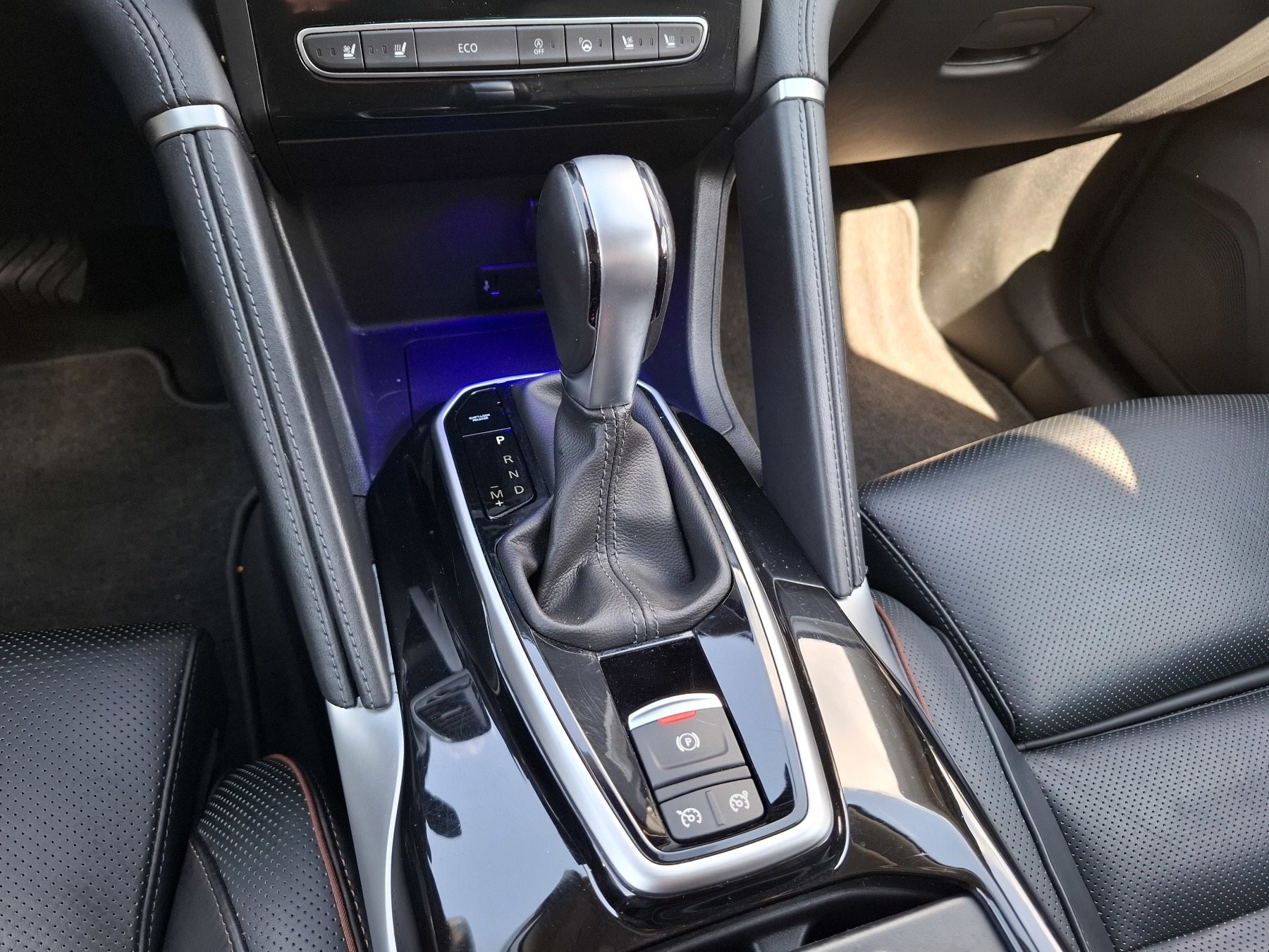 Bild 31 - Koleos INITIALE PARIS BLUE dCi 185 4WD X-tronic