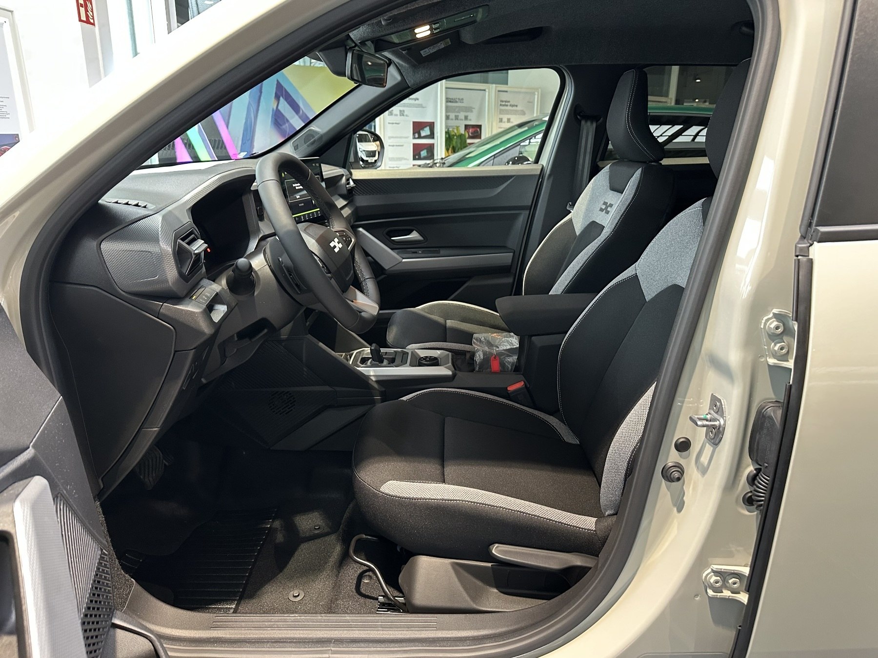 Bild 29 - Duster Journey hybrid-G 150 4x4