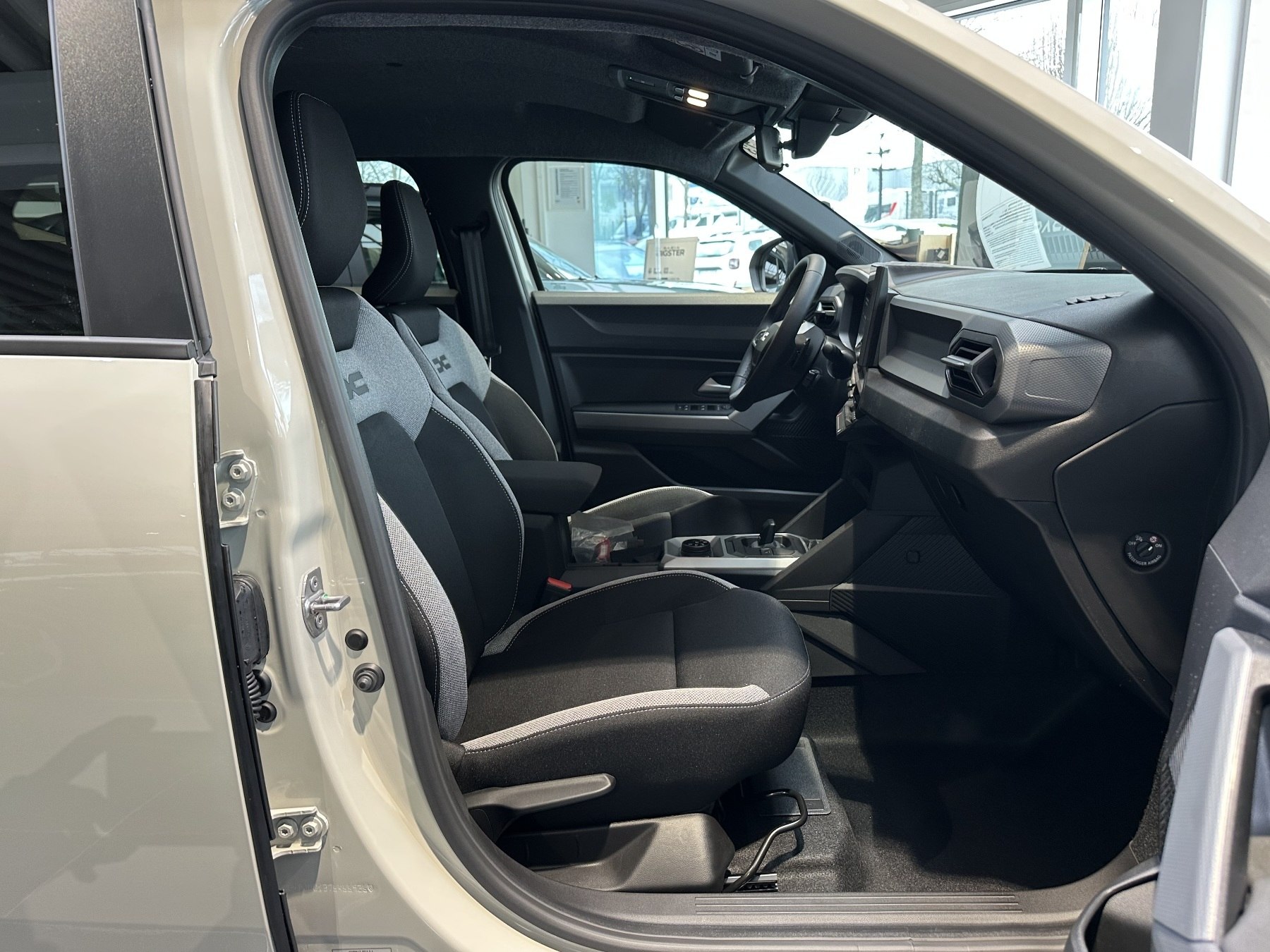 Bild 8 - Duster Journey hybrid-G 150 4x4