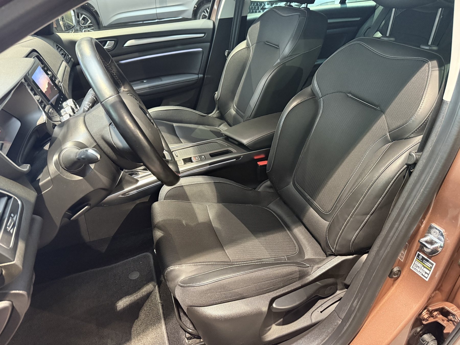 Bild 16 - Megane Grandtour INTENS Tce 140 EDC
