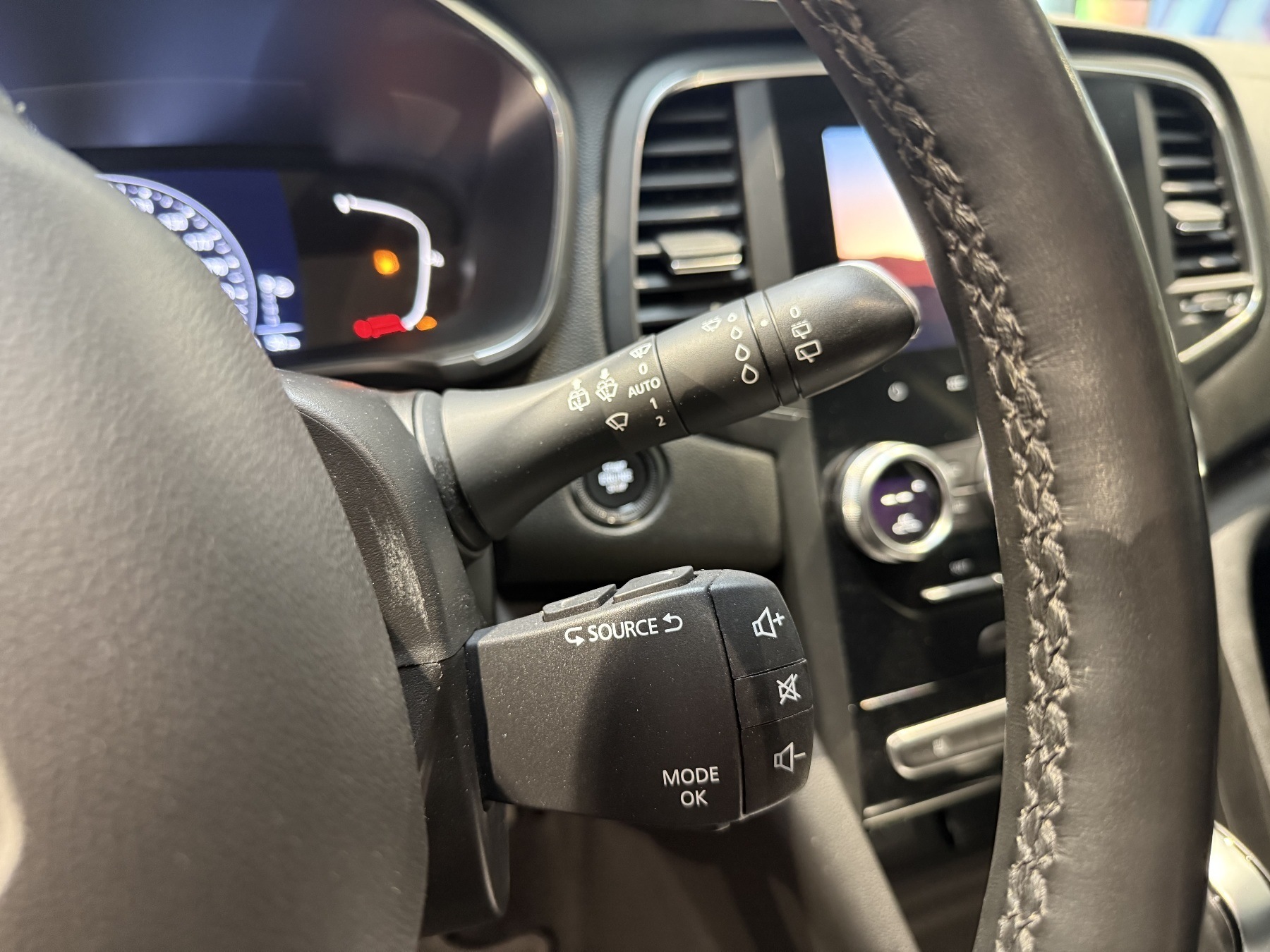 Bild 24 - Megane Grandtour INTENS Tce 140 EDC