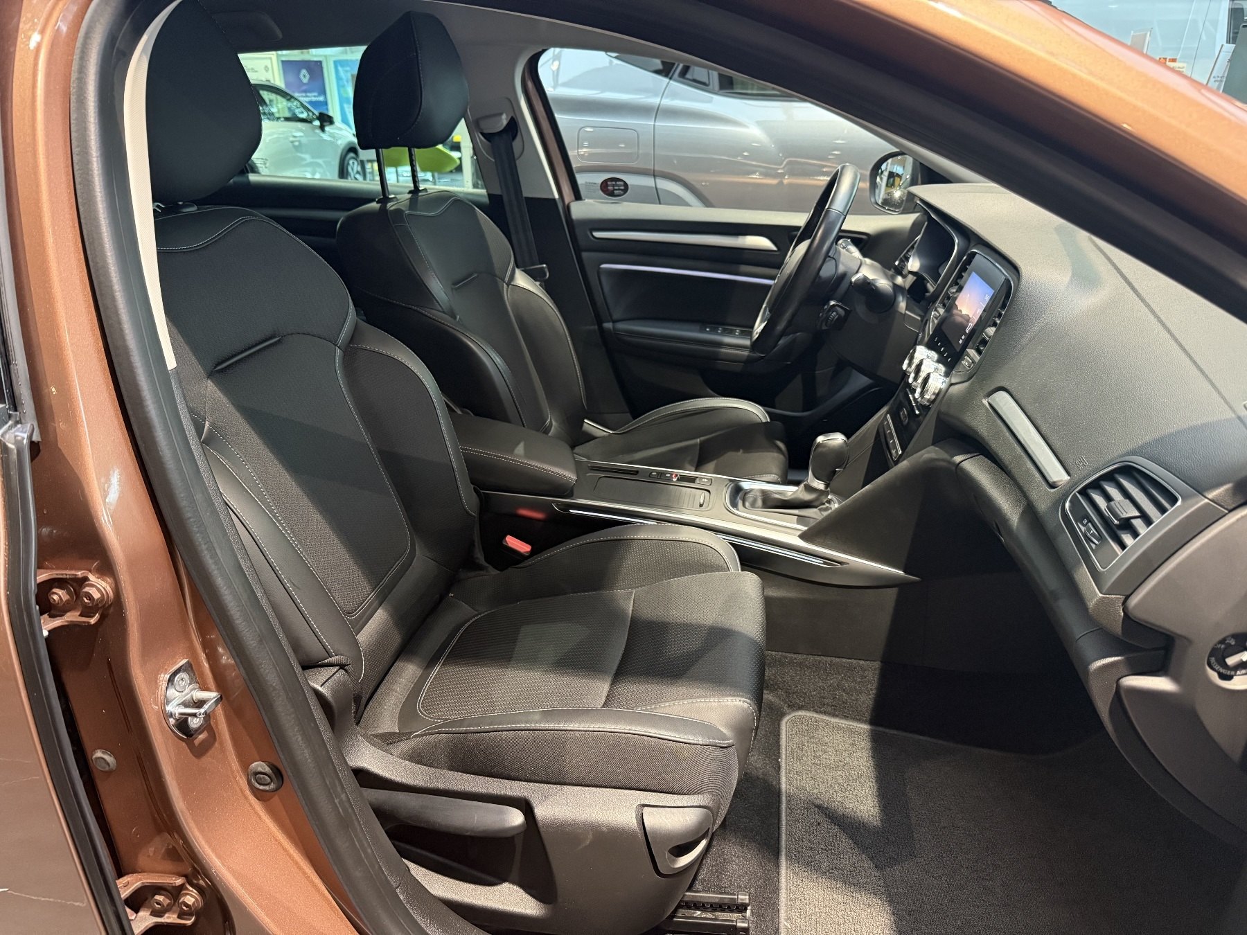 Bild 5 - Megane Grandtour INTENS Tce 140 EDC