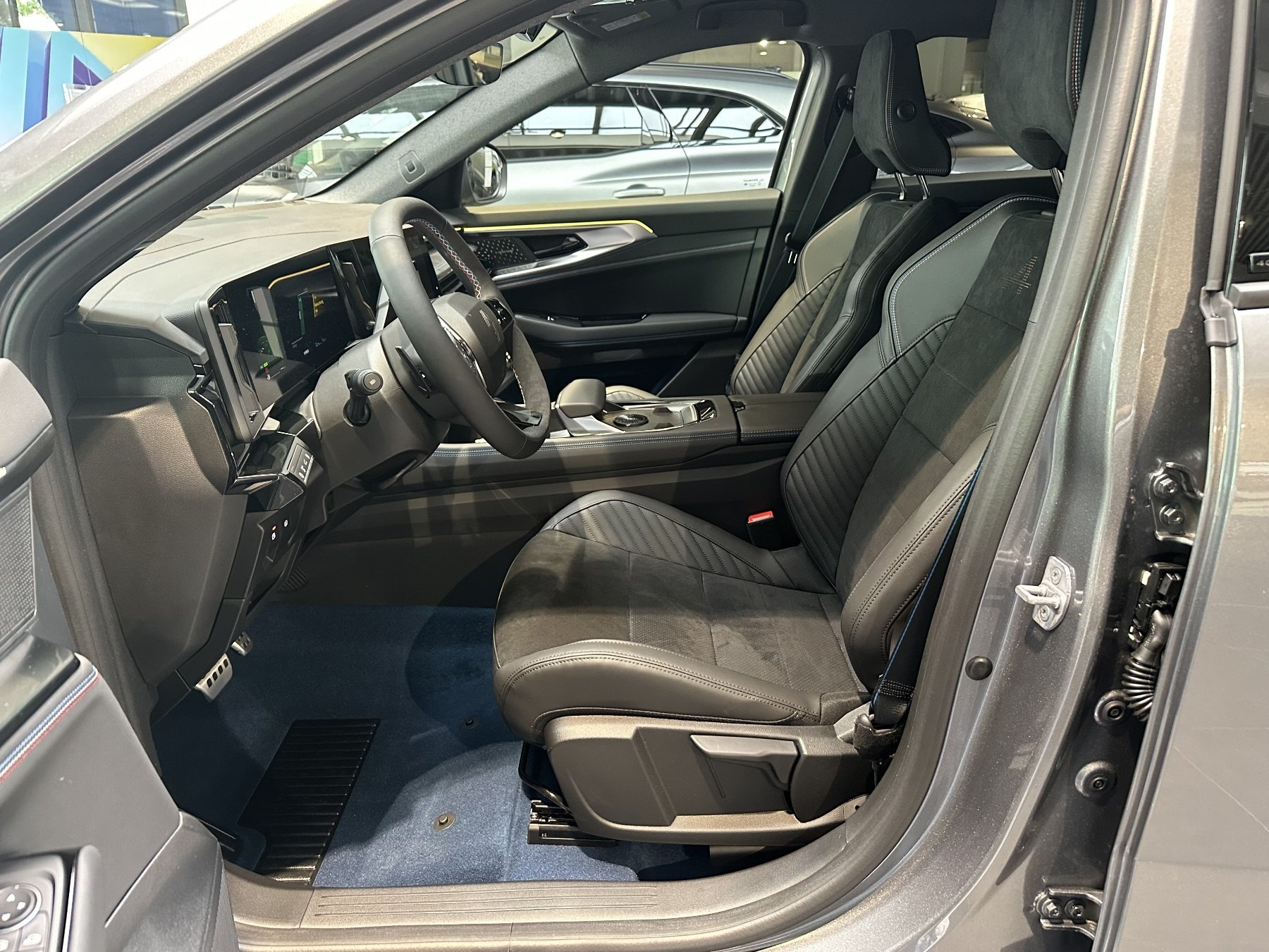 Bild 35 - Rafale Hyper Hybrid 4x4 300 PS Esprit Alpine