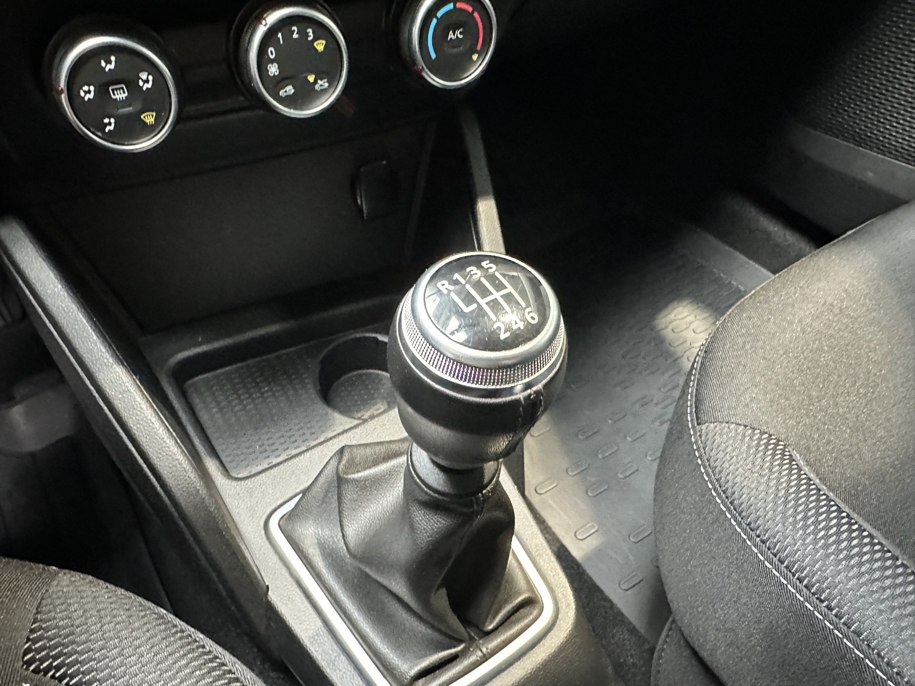 Bild 39 - Duster Urban TCe 130 2WD
