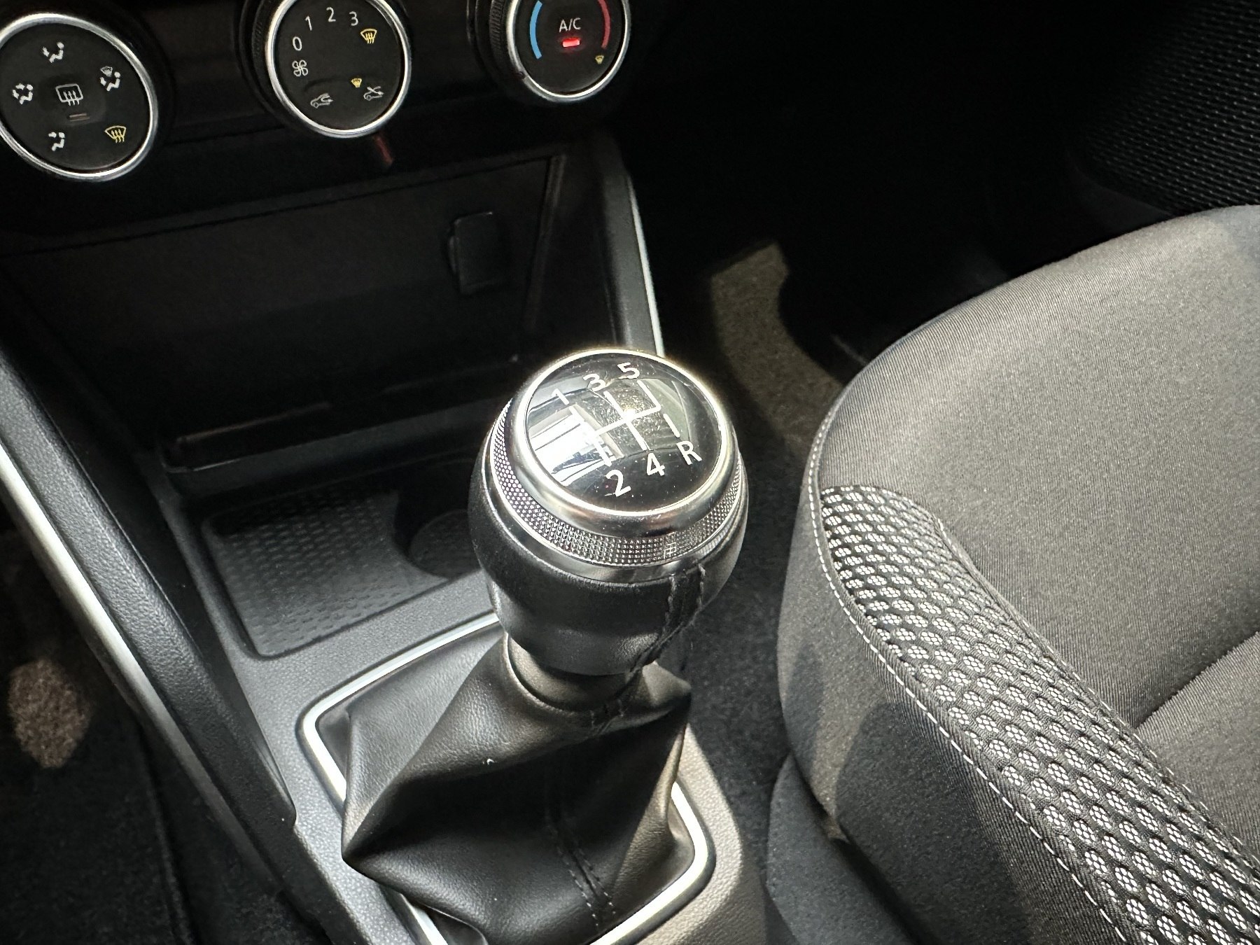 Bild 42 - Duster Prestige SCe 115 2WD