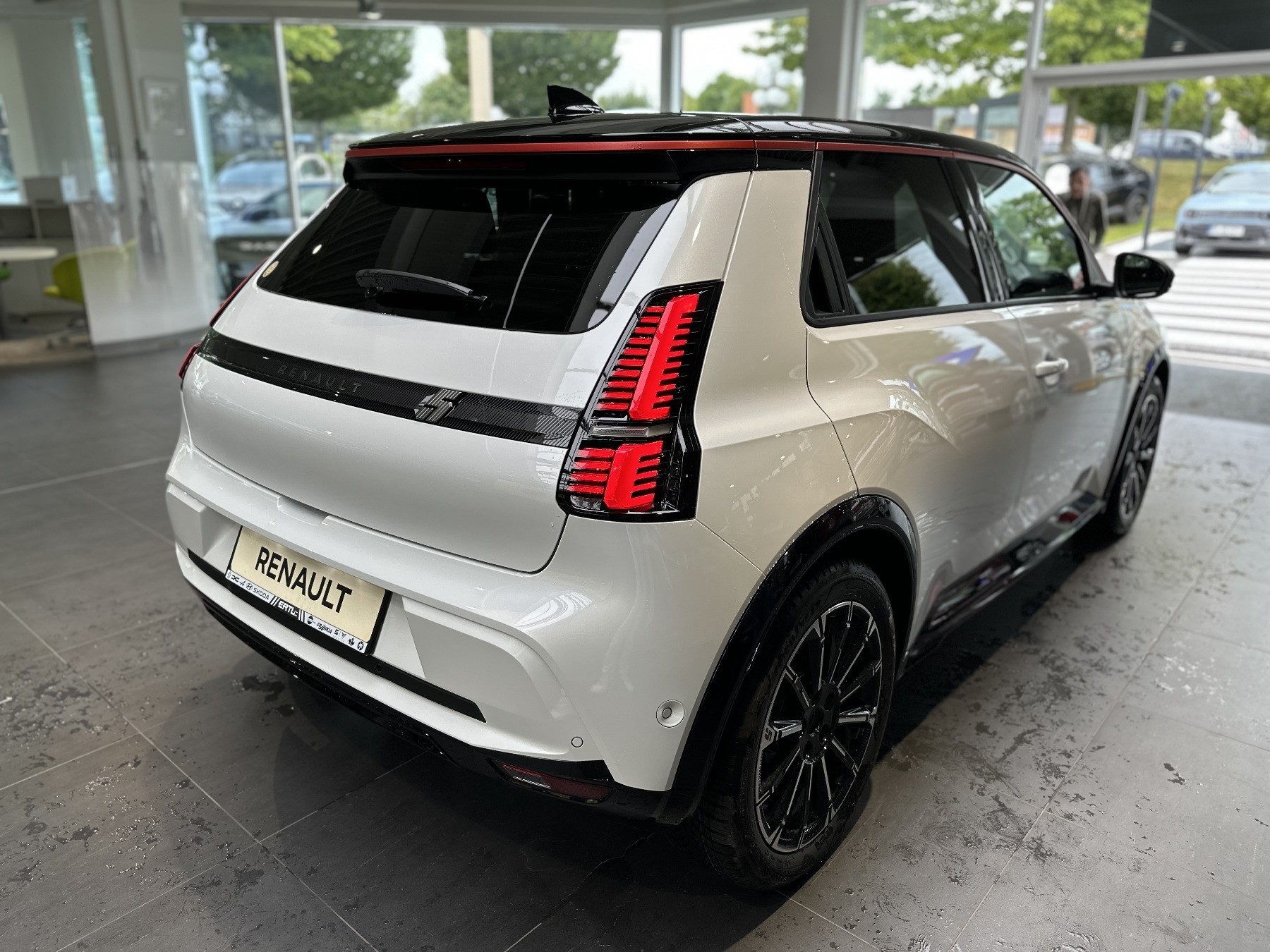 Bild 8 - R 5 Iconic Five 120 Urban Range
