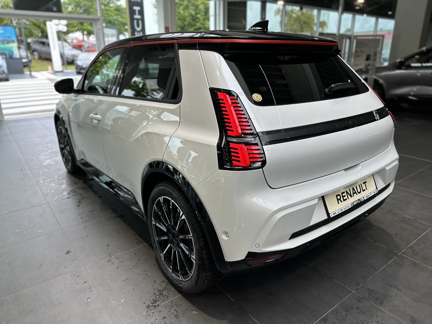Bild 15 - R 5 Iconic Five 120 Urban Range