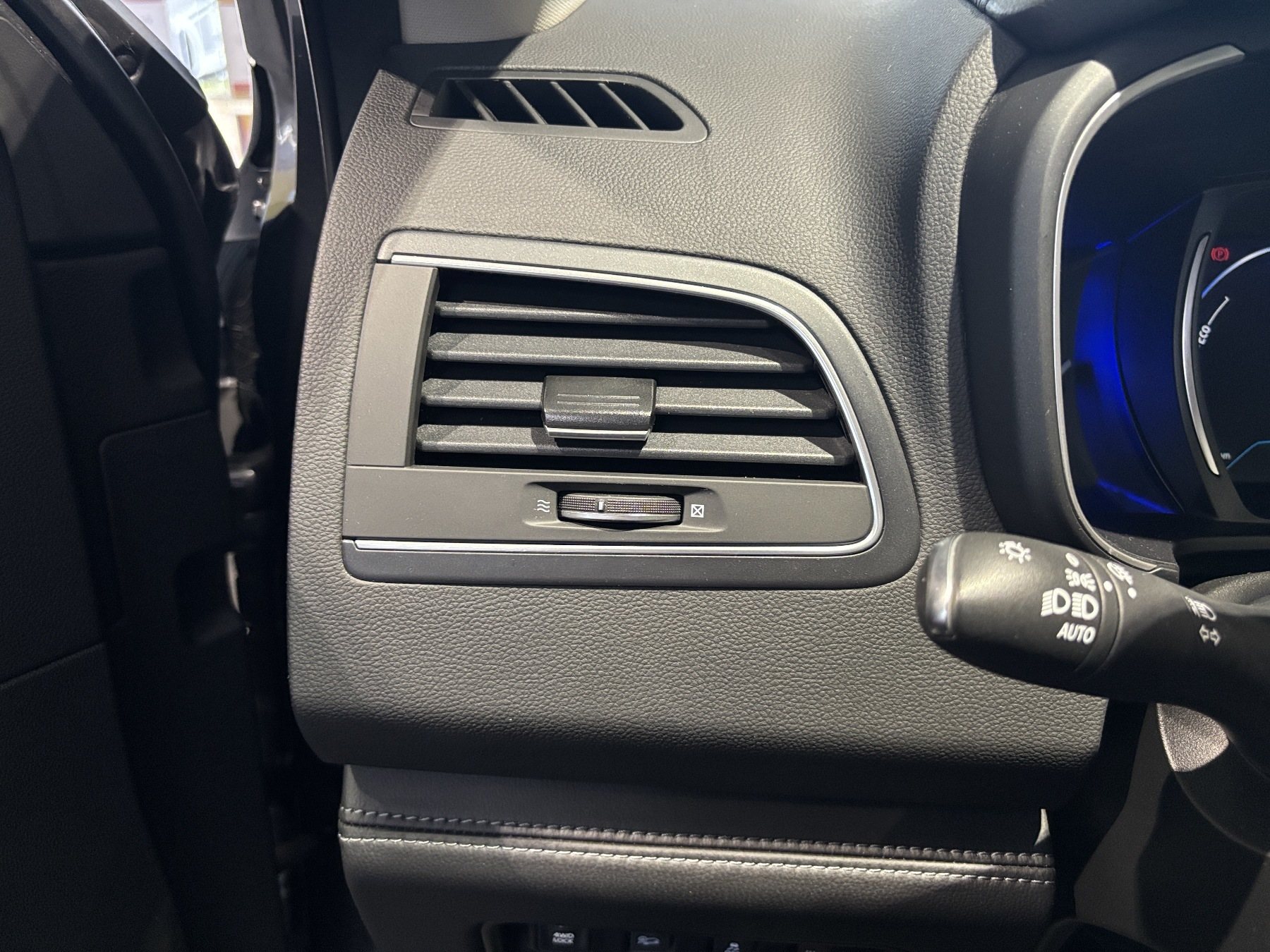 Bild 30 - Koleos TECHNO BLUE dCi 185 PS 4WD Automatik