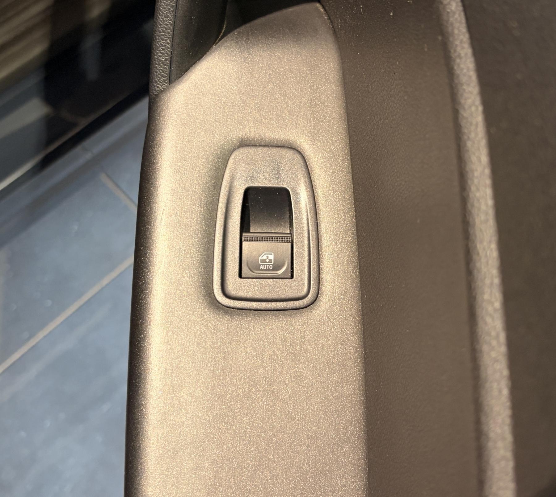 Bild 41 - Captur BUSINESS EDITION E-TECH Plug-in 160 PS