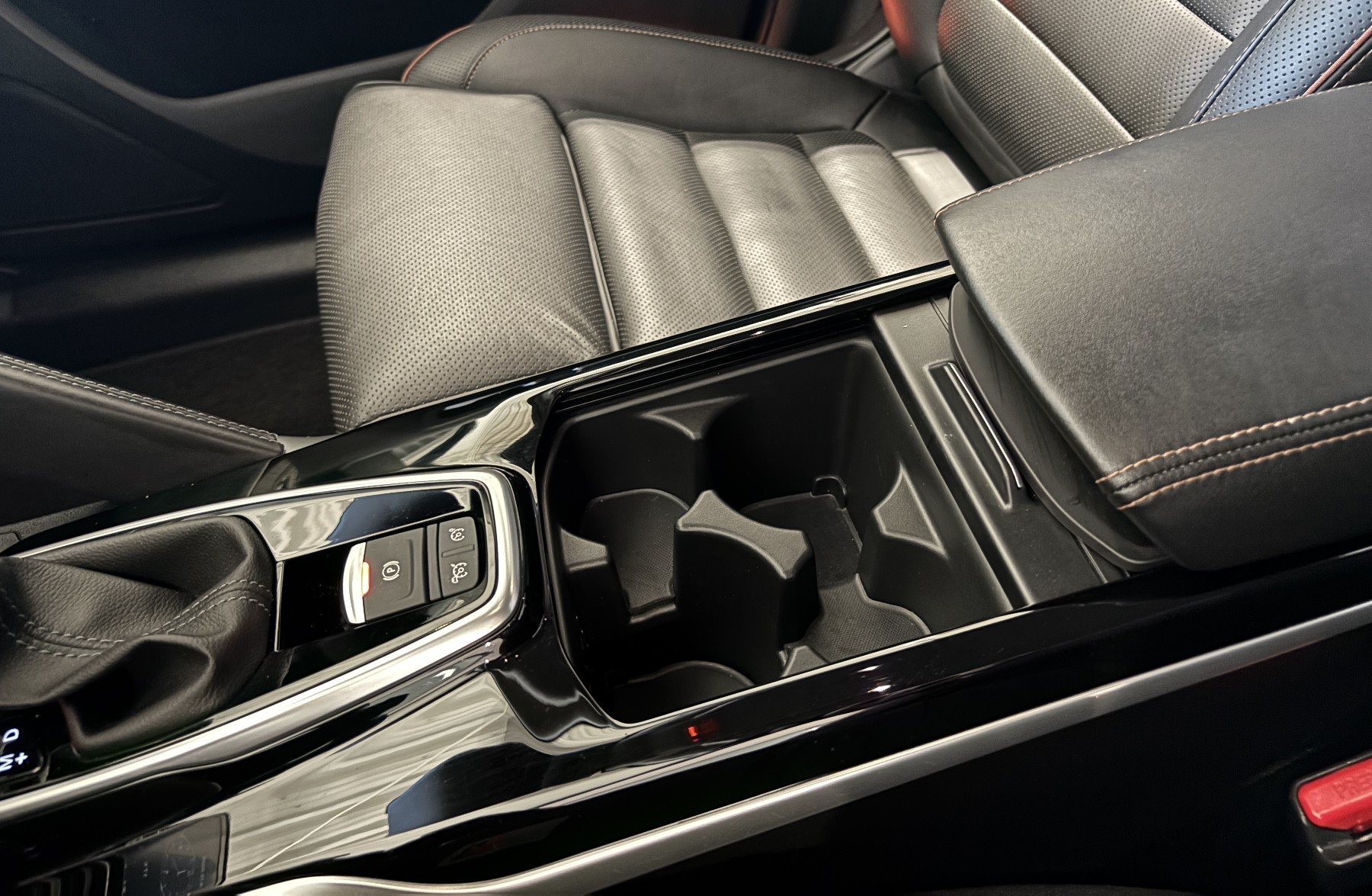 Bild 14 - Koleos INITIALE PARIS TCe 160 EDC (MY23) ABS ESP