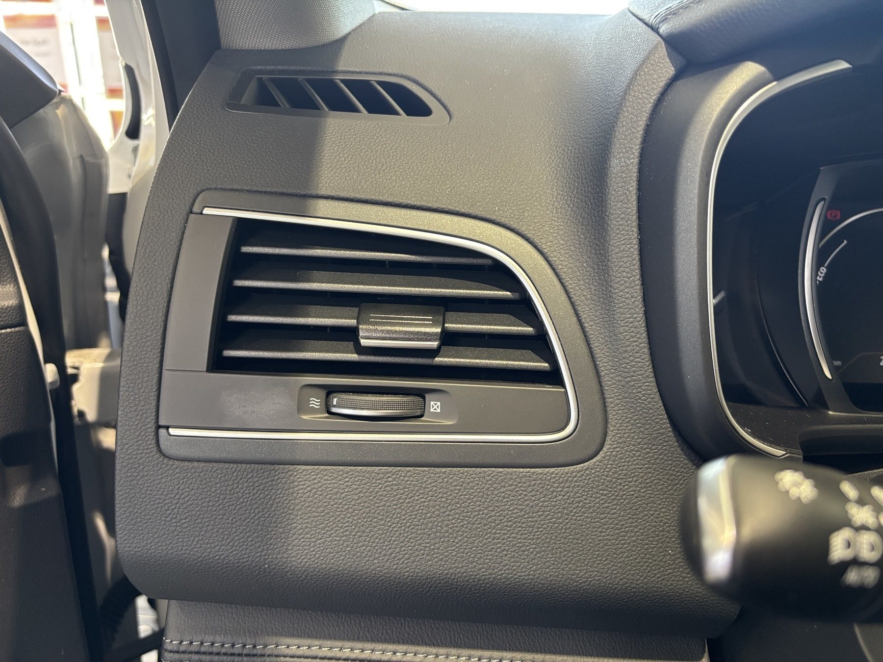 Bild 32 - Koleos INITIALE PARIS TCe 160 EDC (MY23) ABS ESP