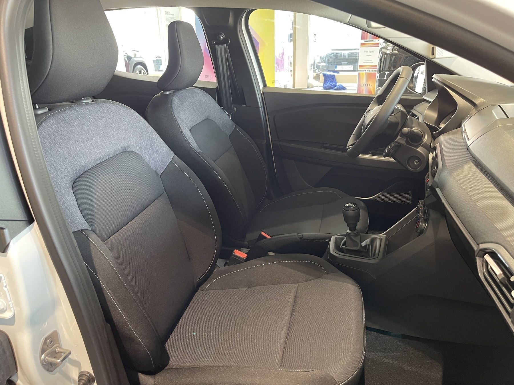 Bild 11 - Sandero Essential SCe 65ps ABS Fahrerairbag ESP
