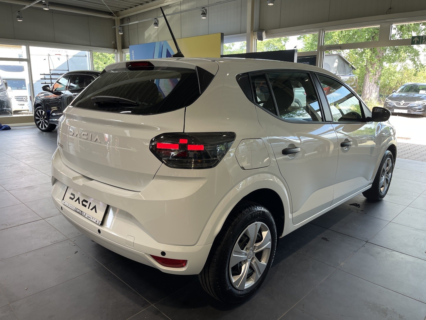 Bild 17 - Sandero Essential SCe 65ps ABS Fahrerairbag ESP