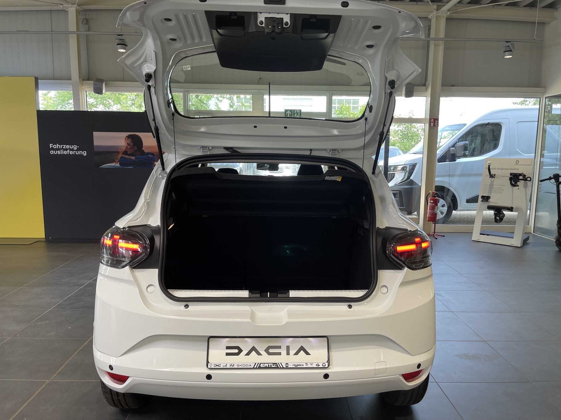 Bild 24 - Sandero Essential SCe 65ps ABS Fahrerairbag ESP