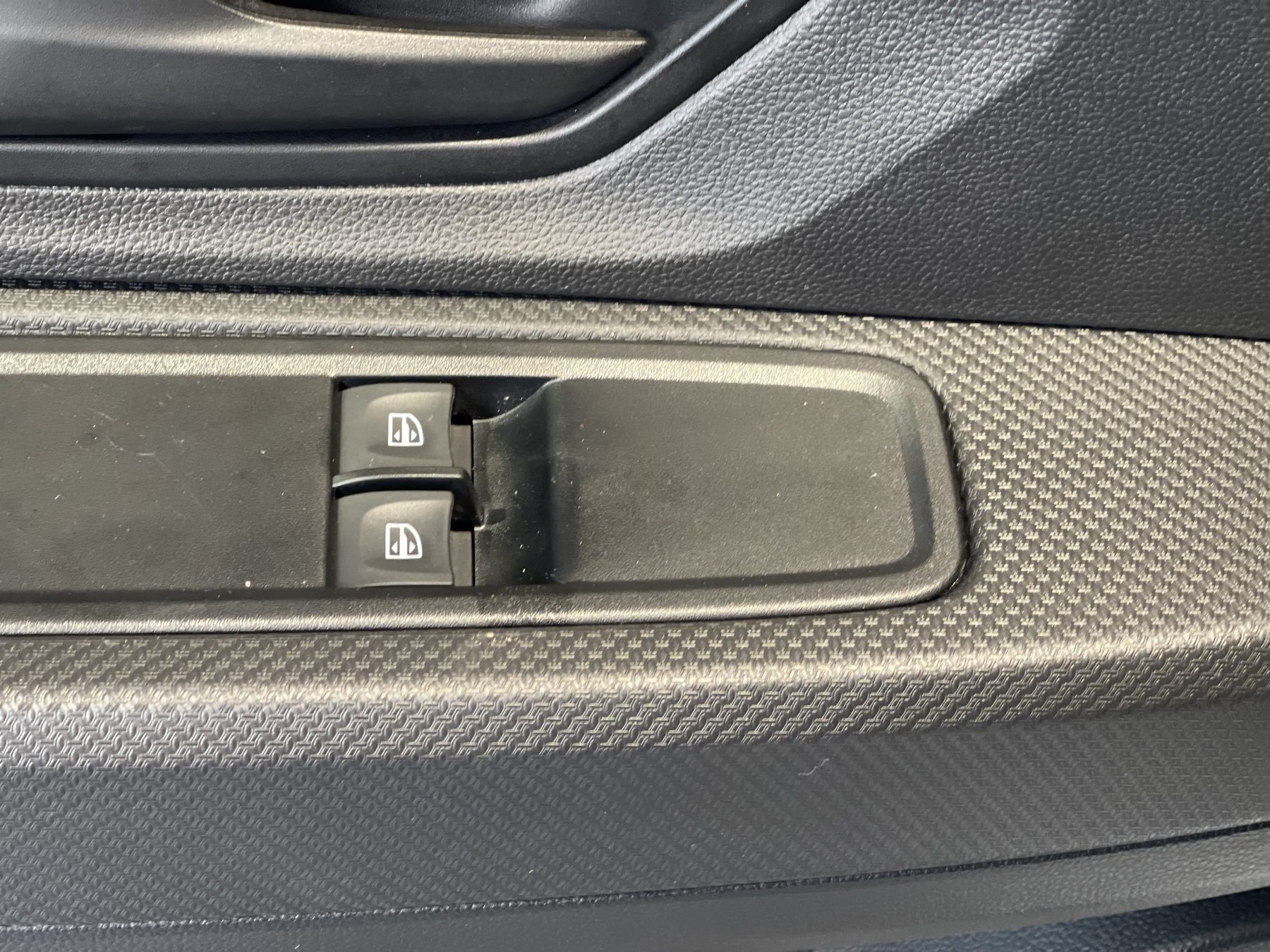 Bild 29 - Sandero Essential SCe 65ps ABS Fahrerairbag ESP