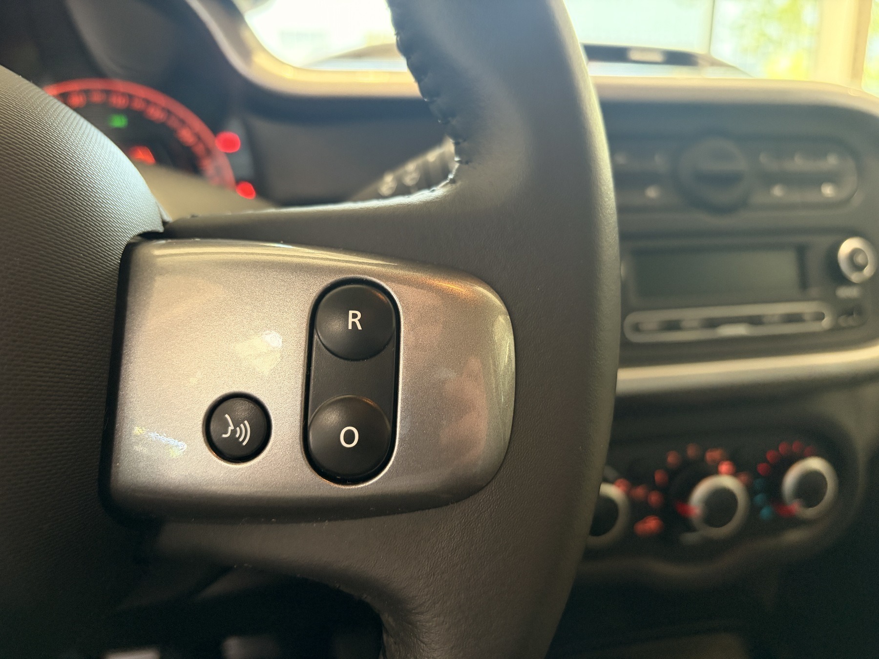 Bild 21 - Twingo ZEN SCe 65 PS Gepflegt