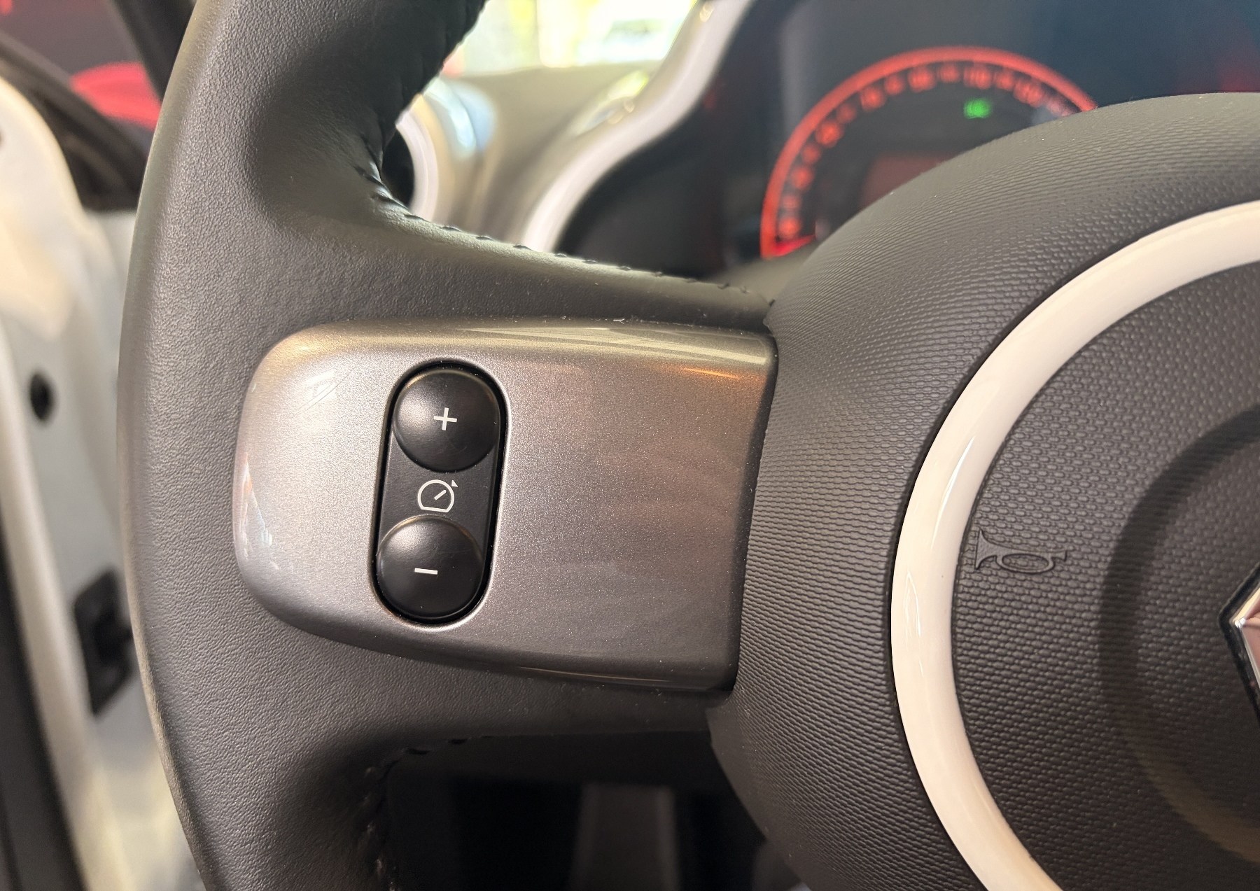 Bild 22 - Twingo ZEN SCe 65 PS Gepflegt