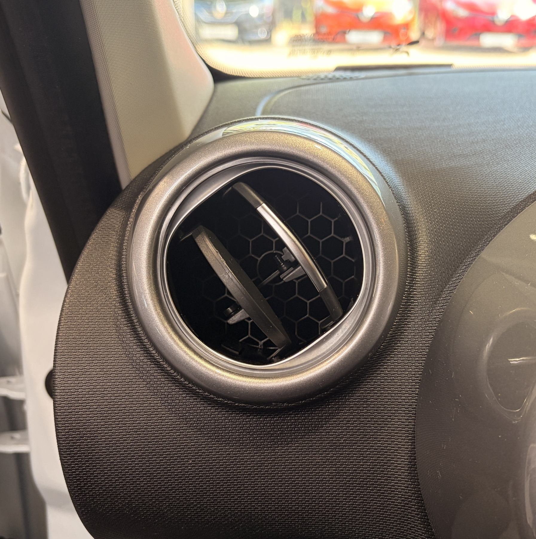 Bild 27 - Twingo ZEN SCe 65 PS Gepflegt