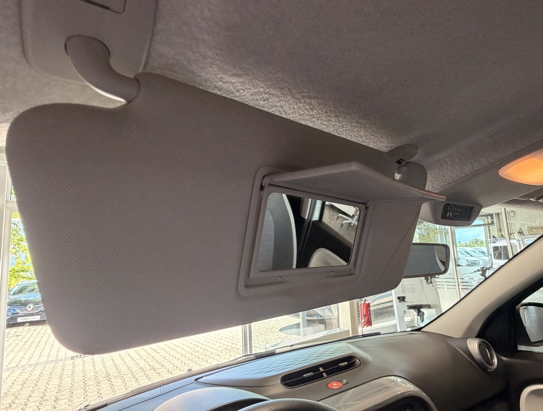 Bild 30 - Twingo ZEN SCe 65 PS Gepflegt