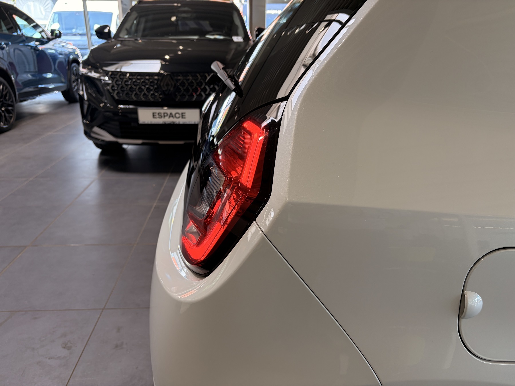 Bild 45 - Twingo ZEN SCe 65 PS Gepflegt
