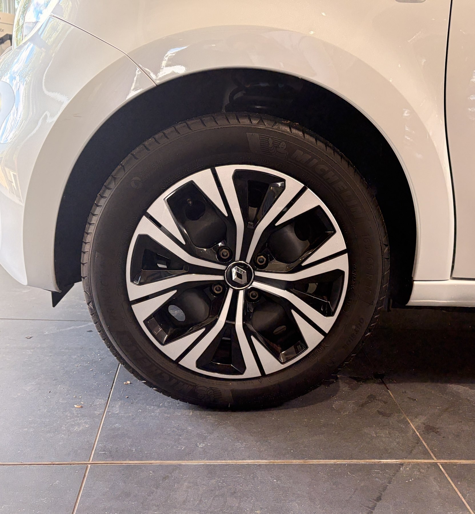 Bild 50 - Twingo ZEN SCe 65 PS Gepflegt