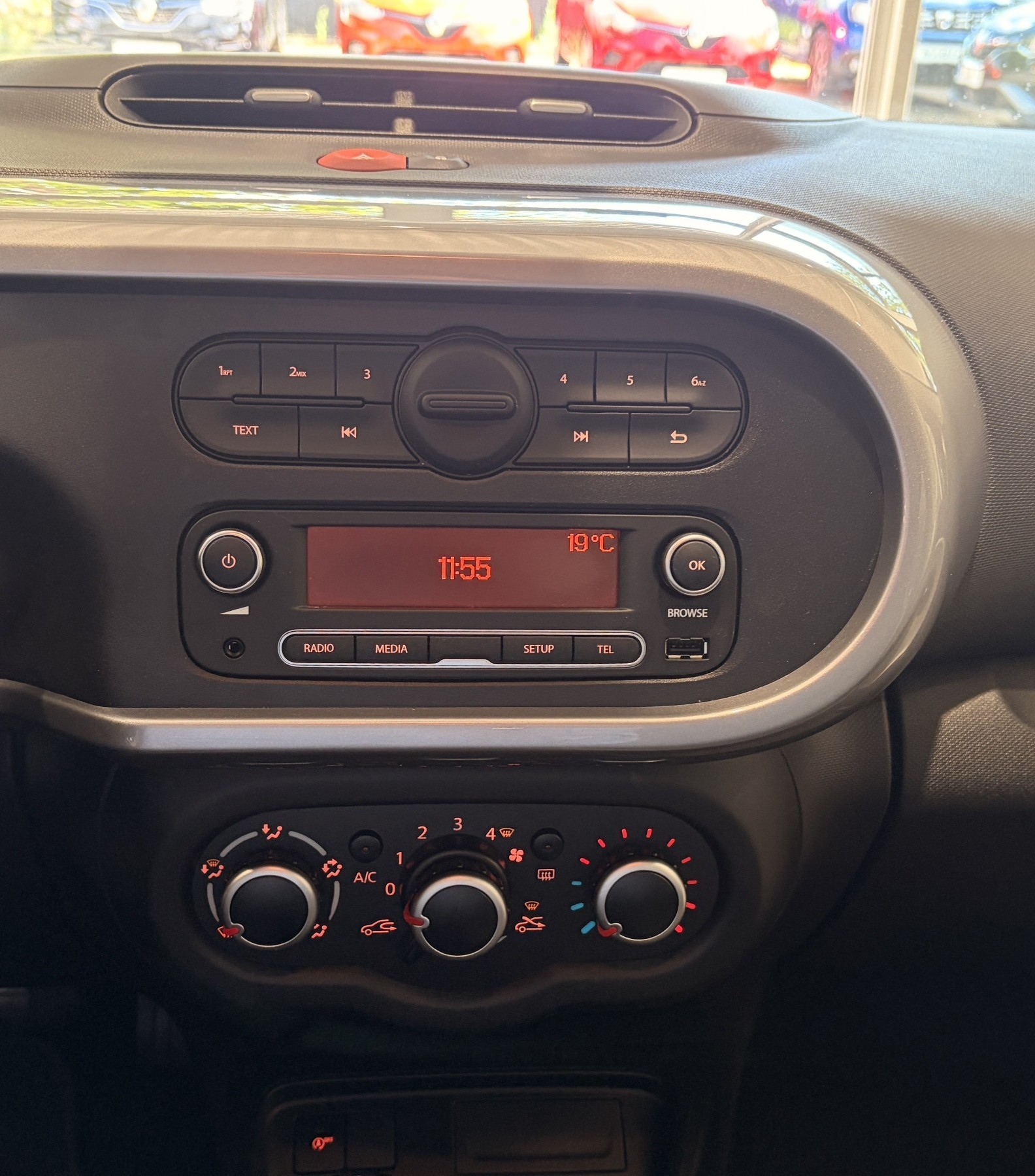 Bild 9 - Twingo ZEN SCe 65 PS Gepflegt