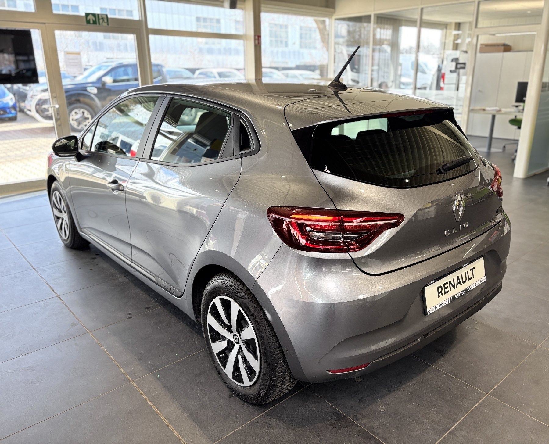Bild 18 - Clio EQUILIBRE E-TECH 145 PS Automatik