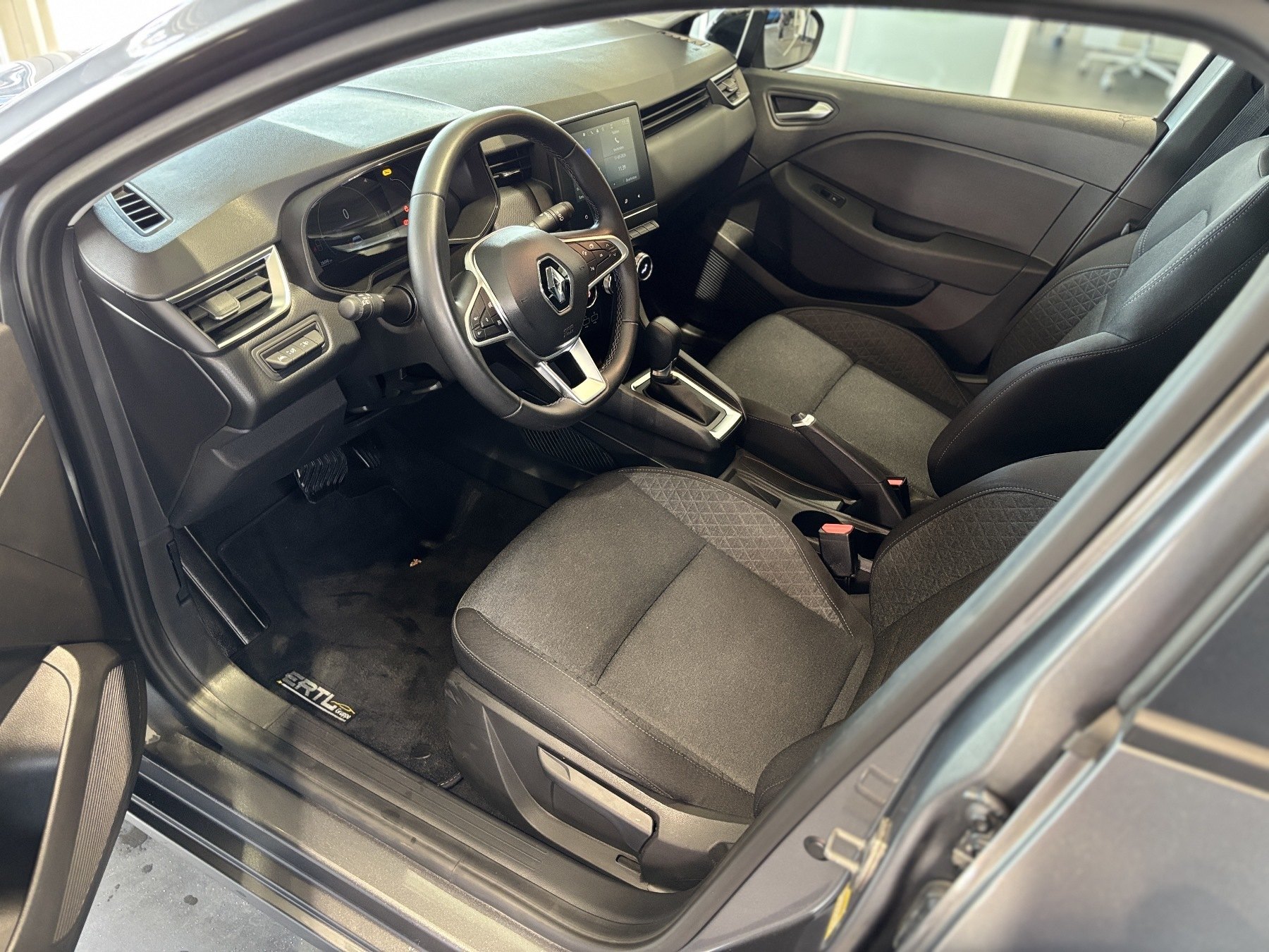 Bild 19 - Clio EQUILIBRE E-TECH 145 PS Automatik