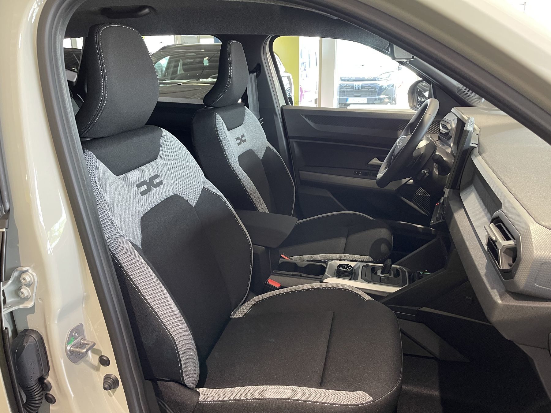 Bild 2 - Duster Neuer Journey hybrid-G 150 4x4