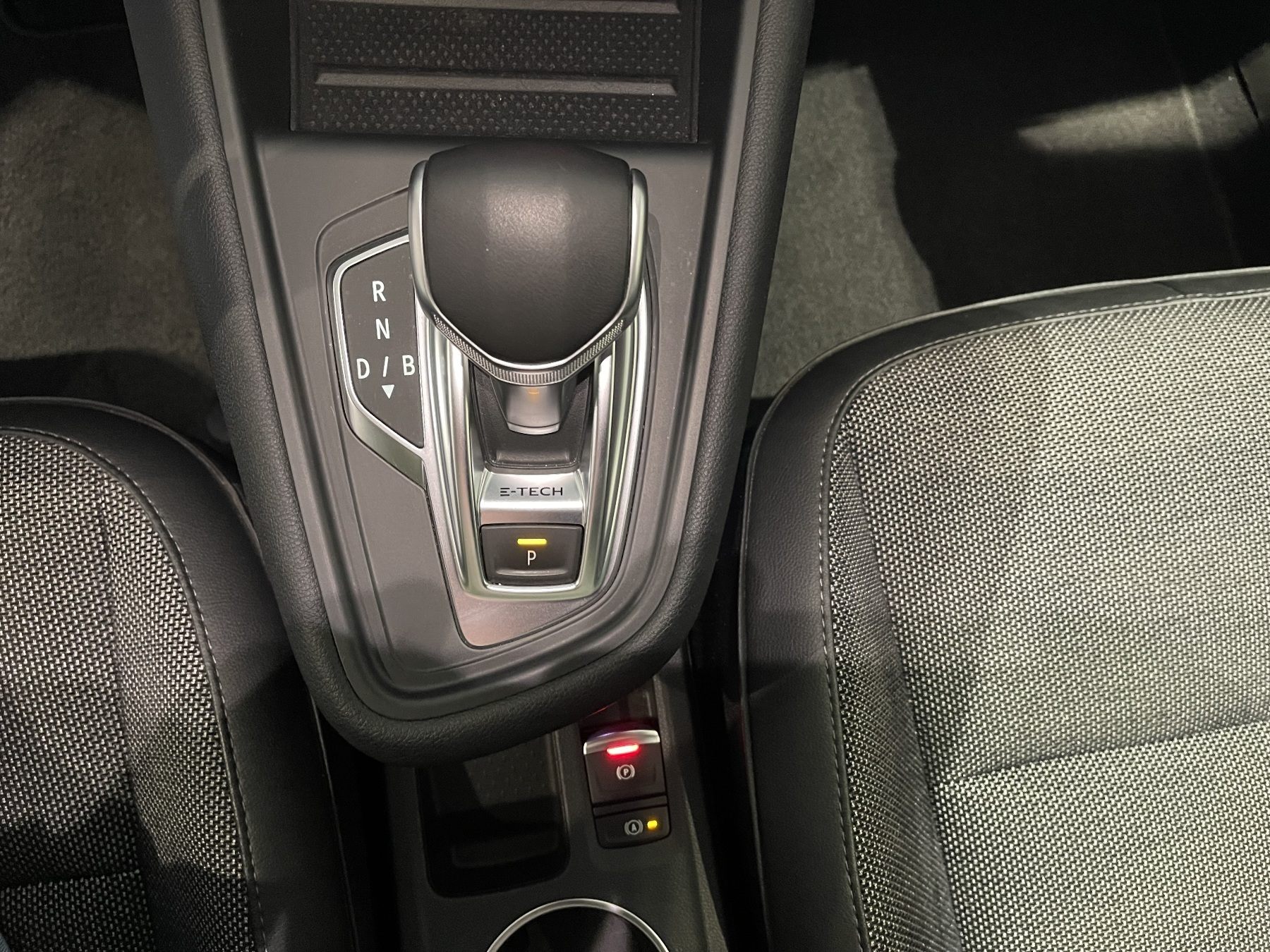 Bild 42 - Rafale Esprit Alpine E-Tech Full Hybrid 200 PS