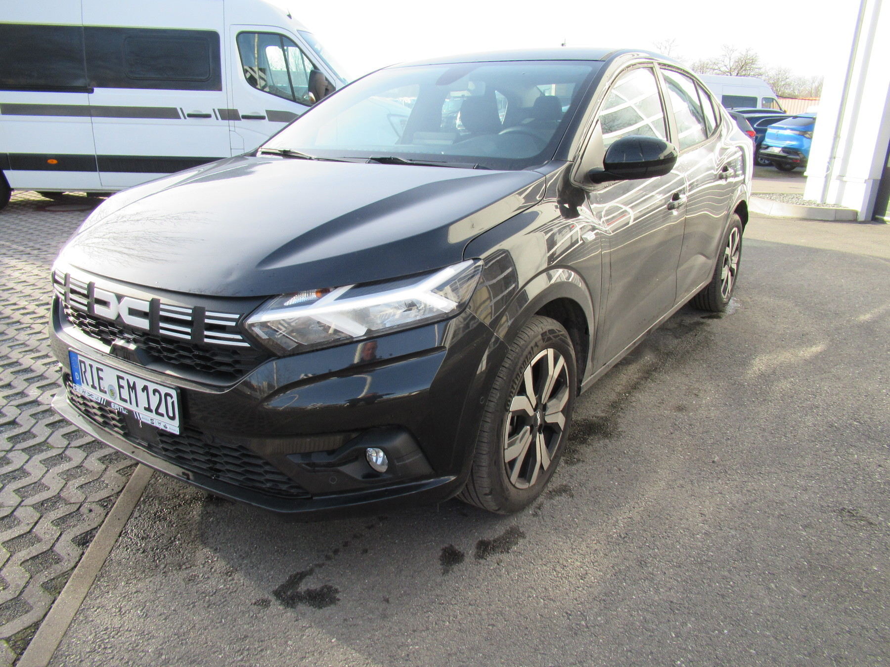 Bild 1 - Logan Black Edition TCe 90