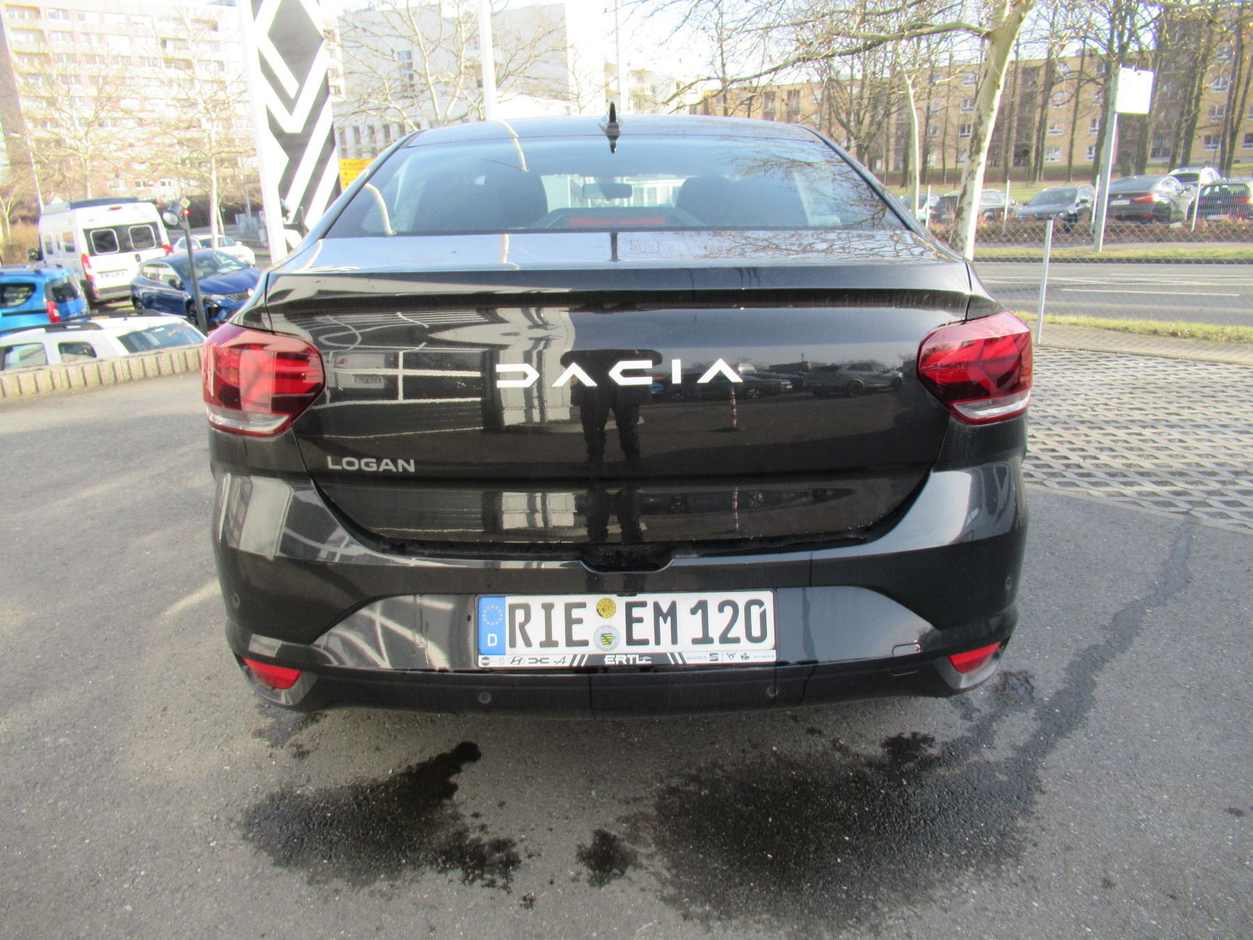 Bild 15 - Logan Black Edition TCe 90