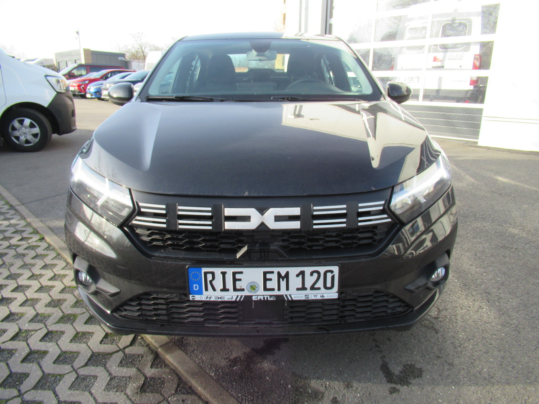 Bild 3 - Logan Black Edition TCe 90