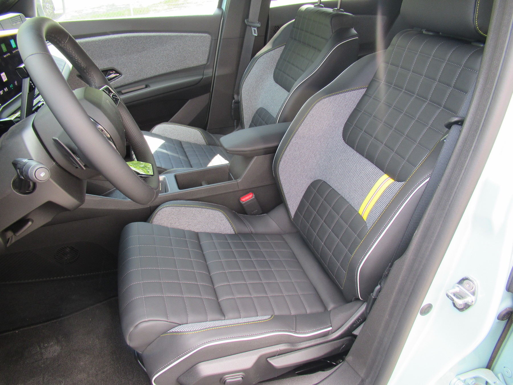 Bild 2 - R 4 E-Tech elektrisch Iconic 150 Comfort Range