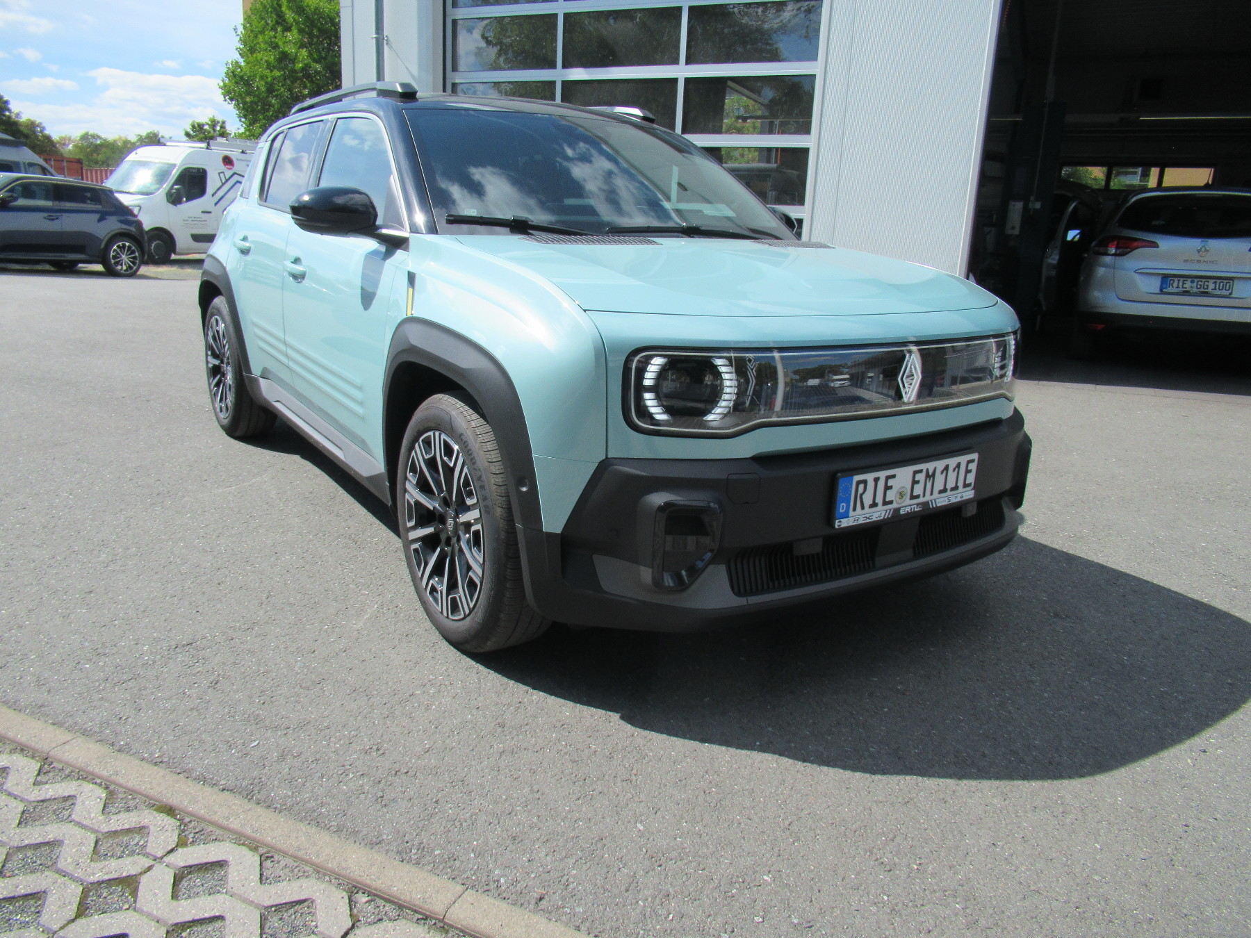 Bild 16 - R 4 E-Tech elektrisch Iconic 150 Comfort Range