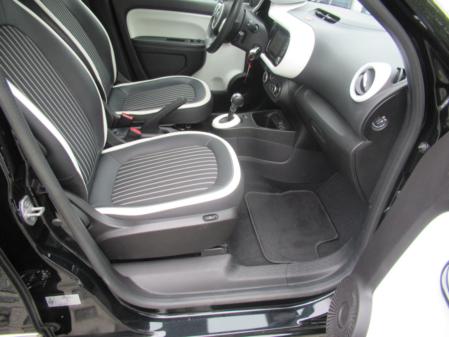 Bild 10 - Twingo E-TECH 100% el. INTENS ESP Regensensor