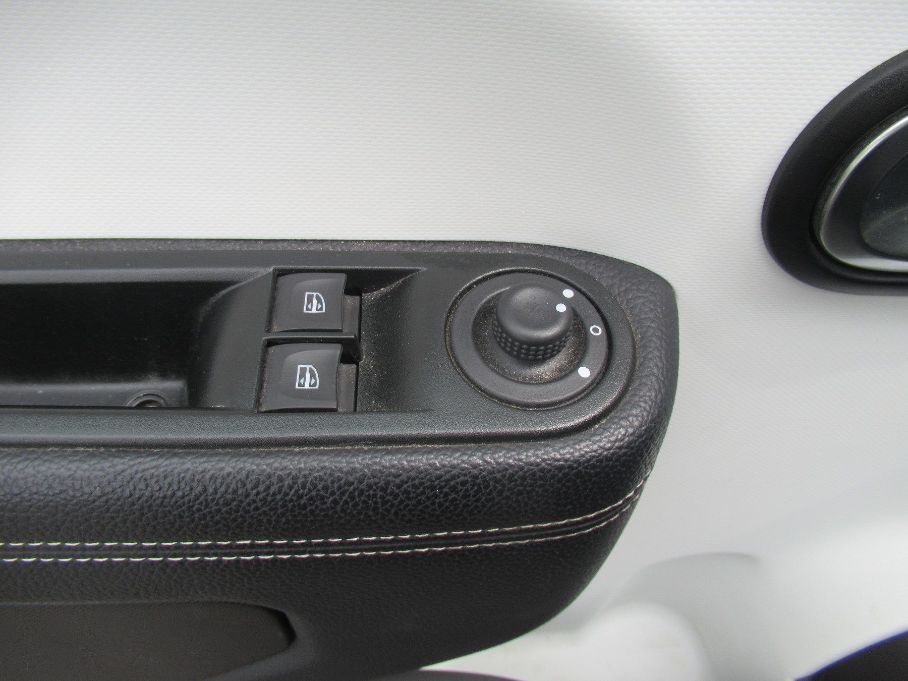 Bild 14 - Twingo E-TECH 100% el. INTENS ESP Regensensor