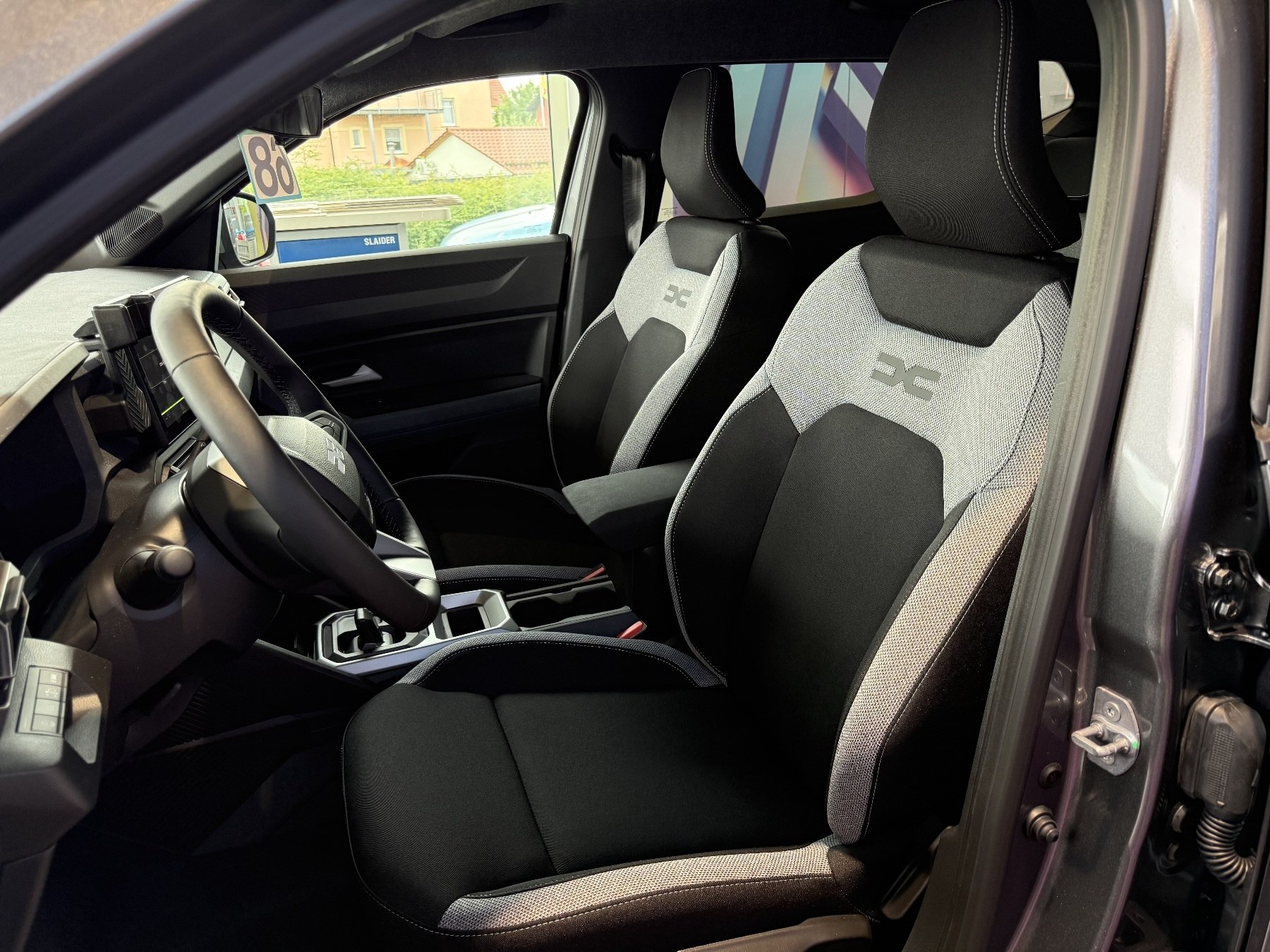 Bild 23 - Duster Journey hybrid 155
