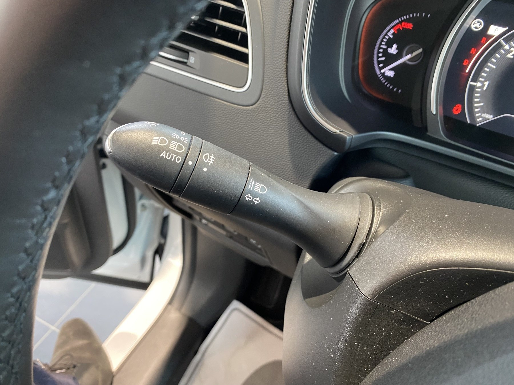 Bild 31 - Koleos TECHNO TCe 160 EDC