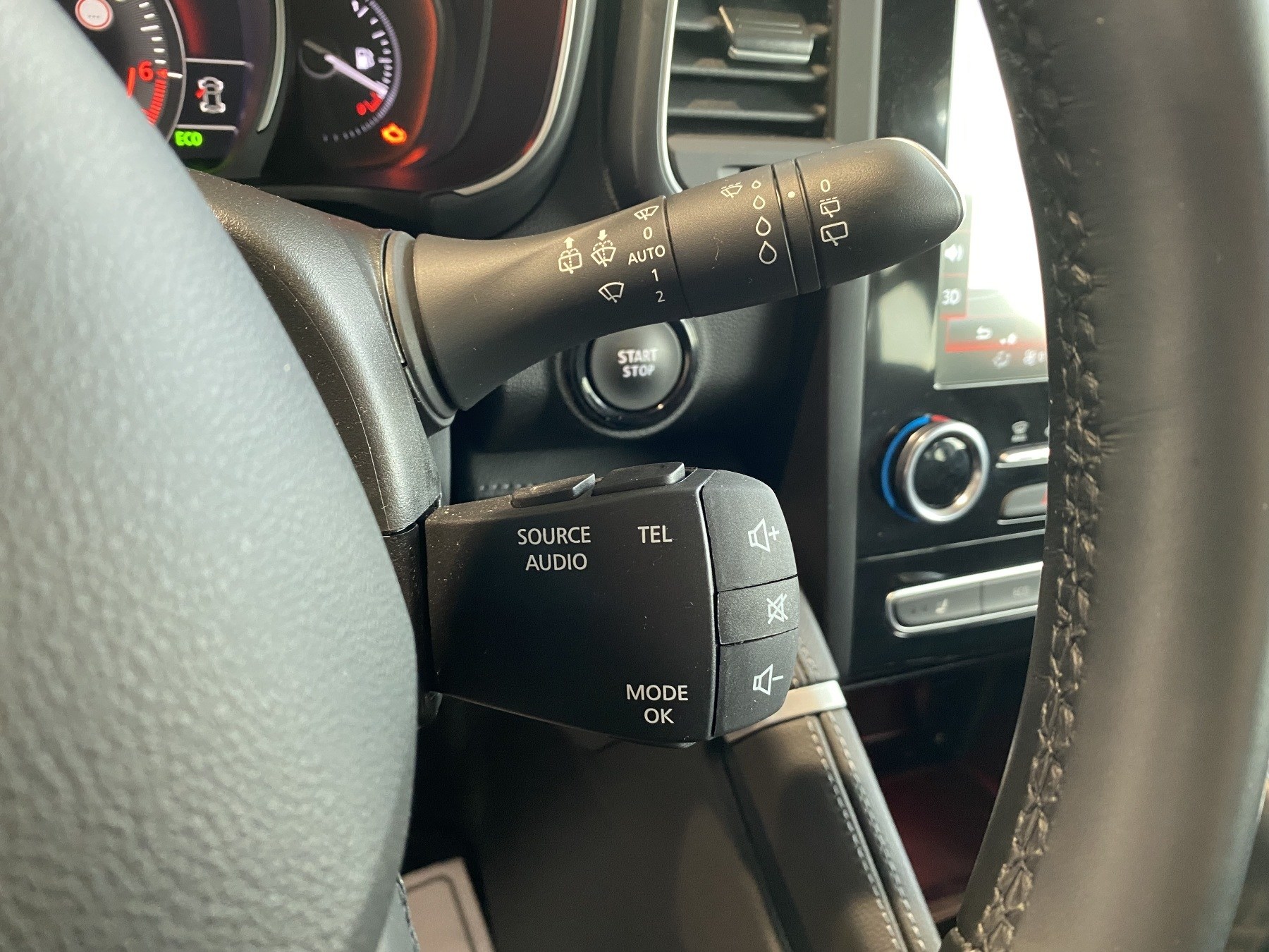 Bild 32 - Koleos TECHNO TCe 160 EDC