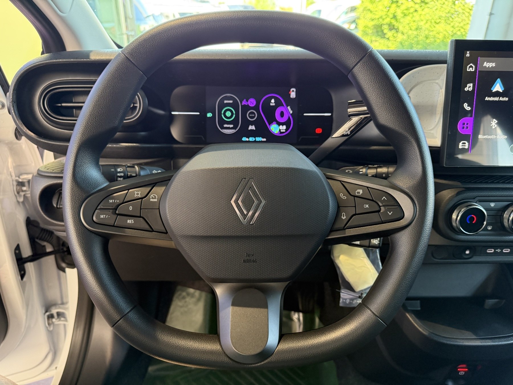 Bild 24 - Twingo E-TECH elektrisch Evolution Urban Range