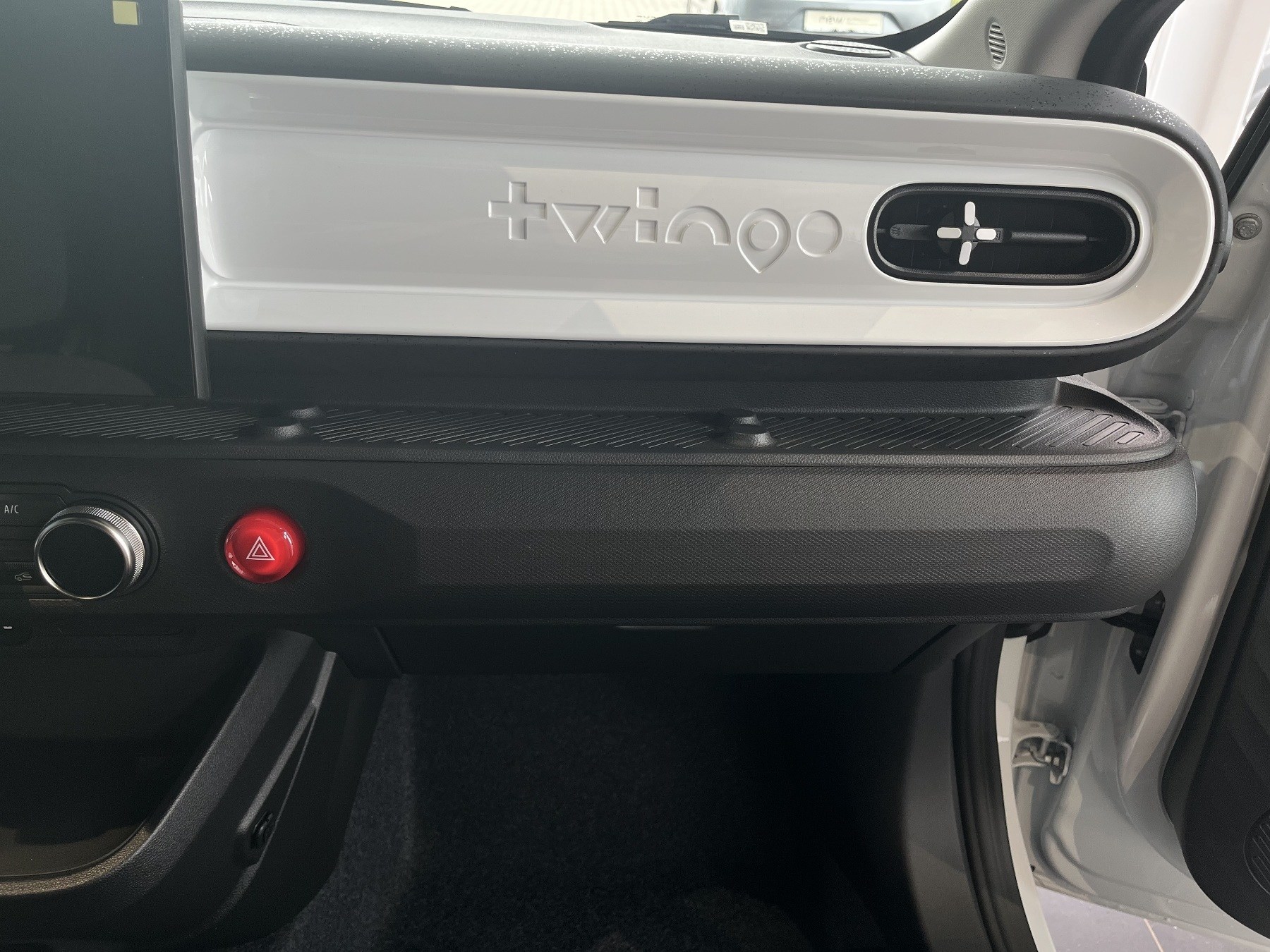 Bild 8 - Twingo E-TECH elektrisch Techno 80hp Urban Range