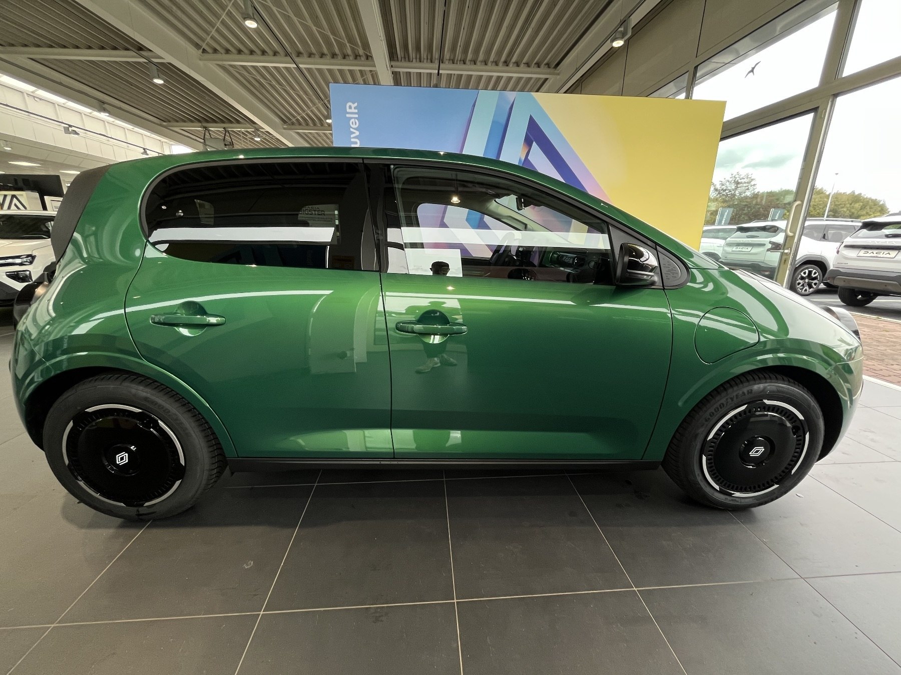 Bild 4 - Twingo E-TECH elektrisch Techno 80 Urban Range