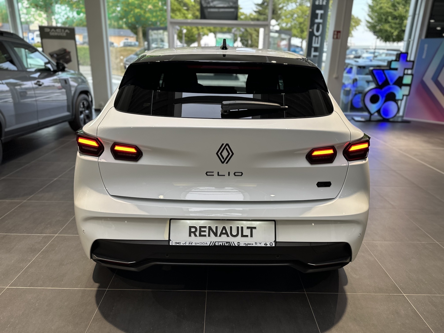 Bild 17 - Clio Full Hybrid E-Tech 160PS Esprit Alpine