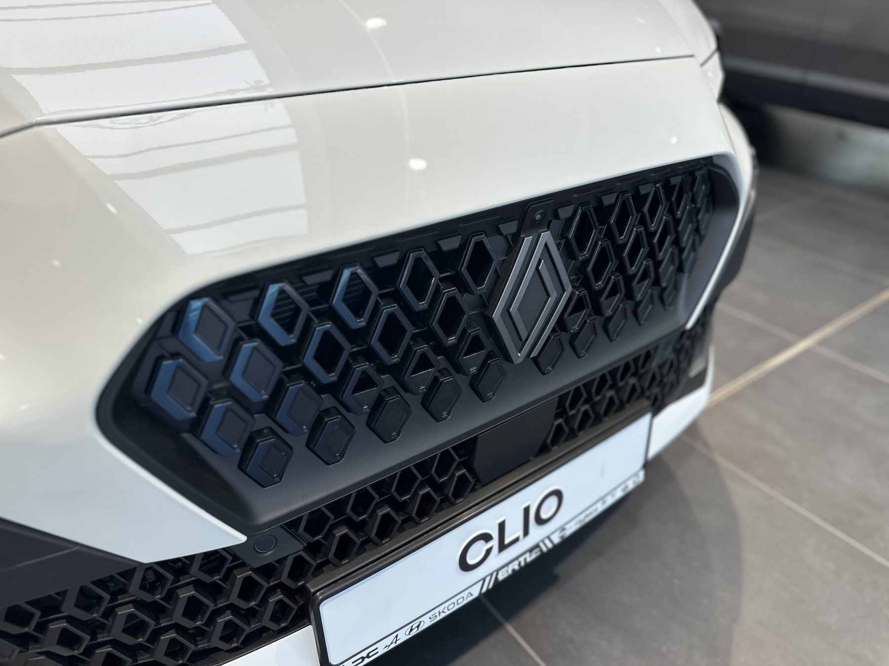 Bild 6 - Clio Full Hybrid E-Tech 160PS Esprit Alpine