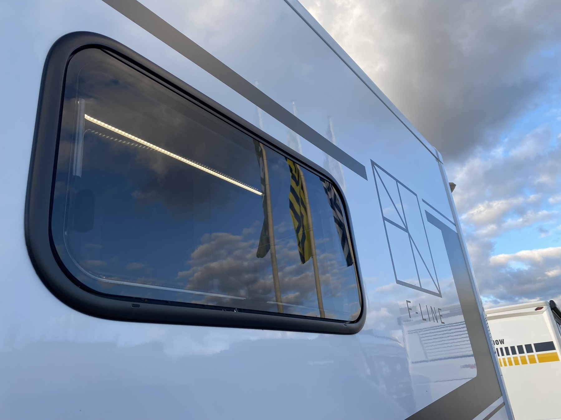 Bild 46 - I 640 F-Line 4,5t Dachklima* Luftfahrwerk* Alde*