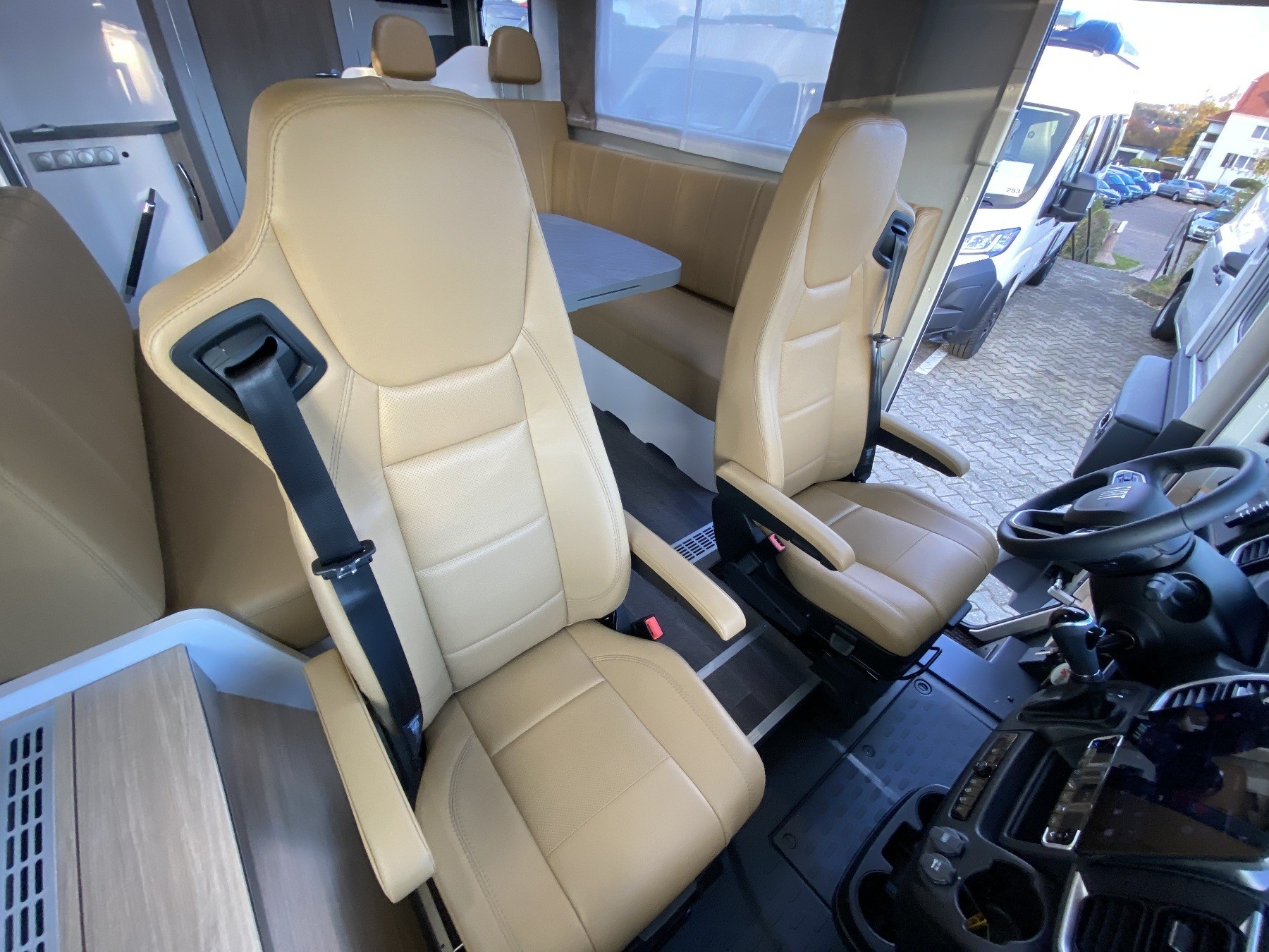 Bild 47 - I 640 F-Line 4,5t Dachklima* Luftfahrwerk* Alde*